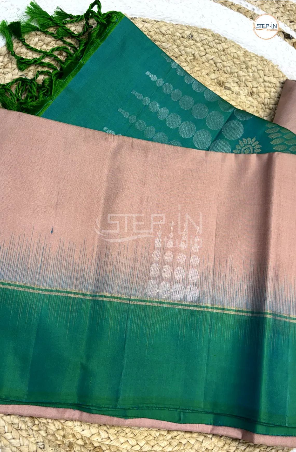 Ivory & Green Floral Flower Design Soft Silk Saree With Contrast Blouse and Plain Border & Design Pallu