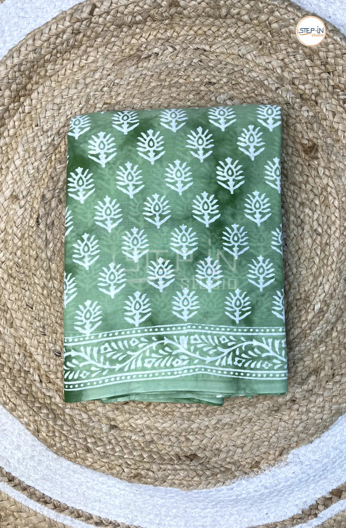 Mul Cotton Saree With Batik Printed - Light Green