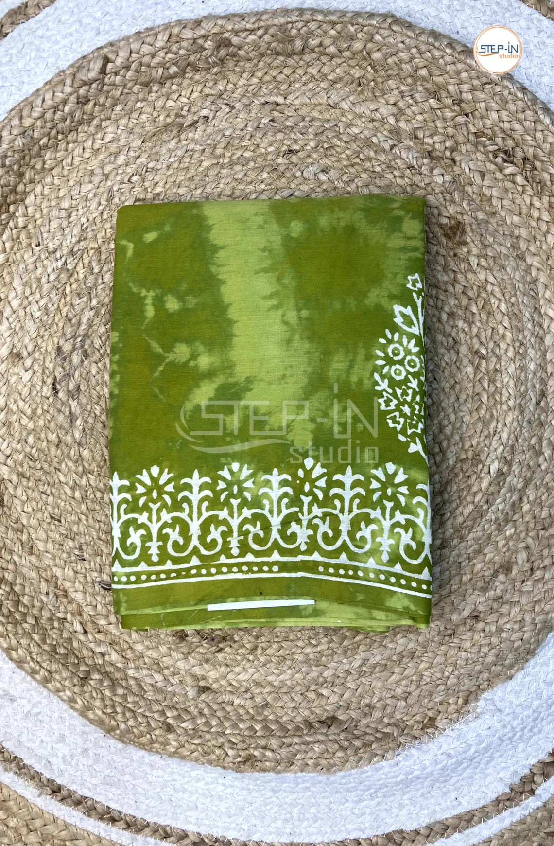 Mul Cotton Saree With Batik Printed - Lime Green