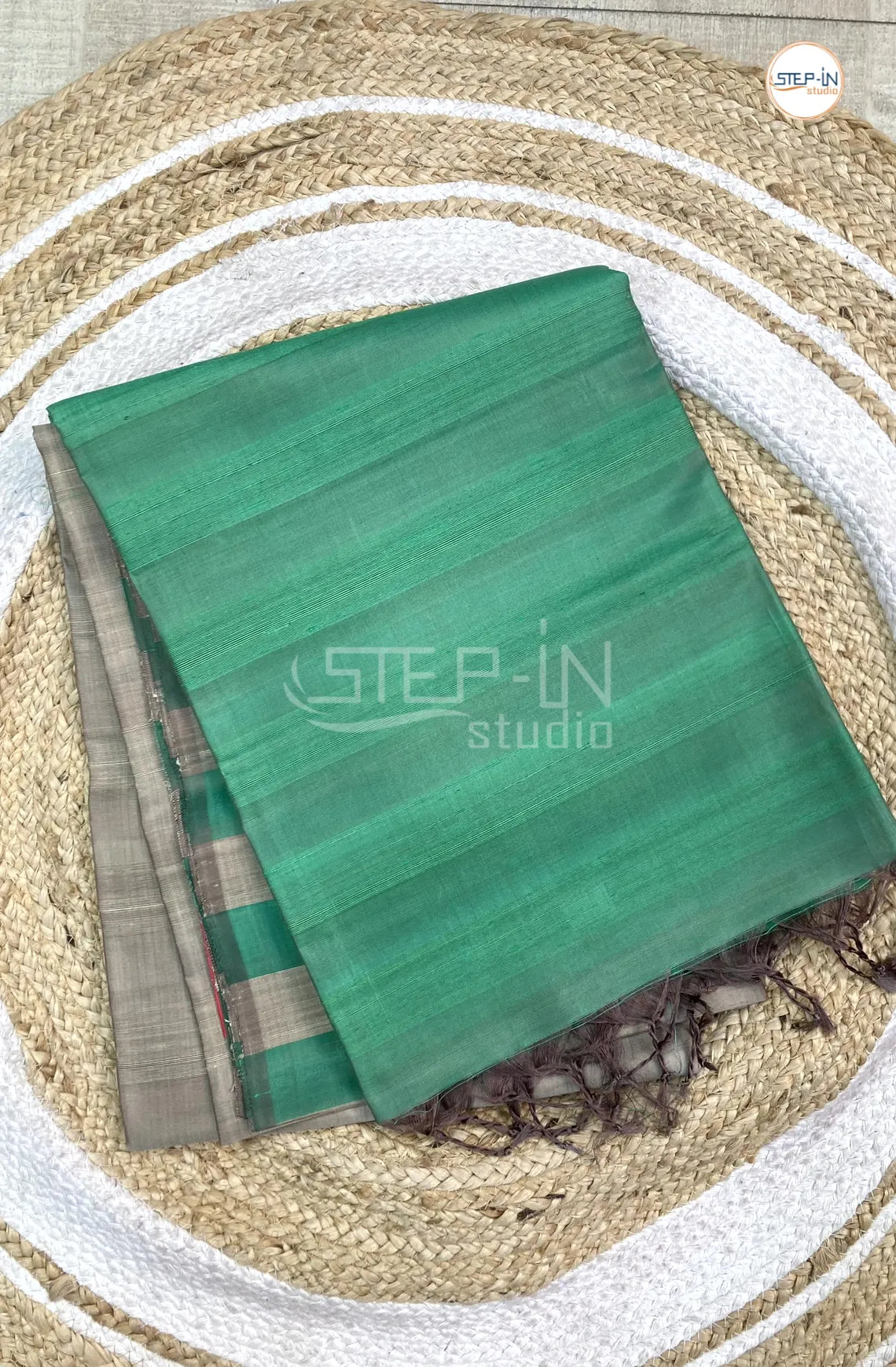 Plain Raw Soft Silk Saree With Contrast Boluse and Pallu - Grey & Green