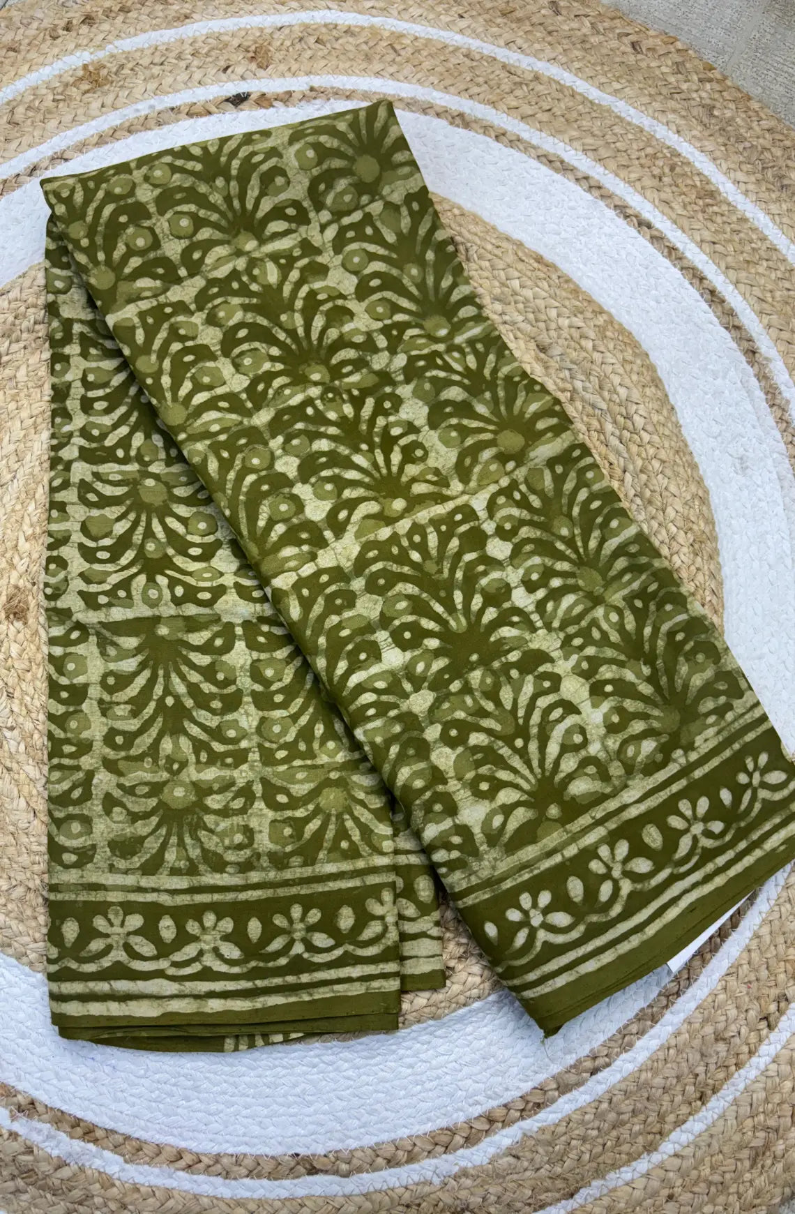 Premium Cotton Saree with Minimalist Design - Leaf Green