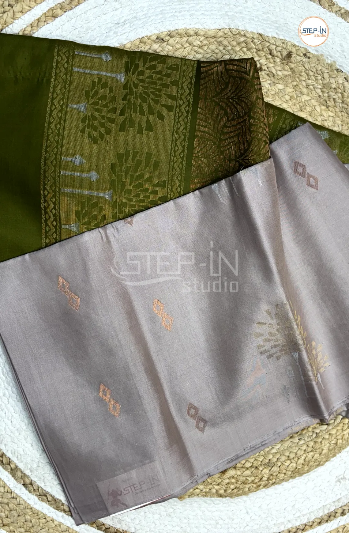 Silver Grey & Green Floral Flower Design Soft Silk Saree With Contrast Blouse and Plain Border & Design Pallu