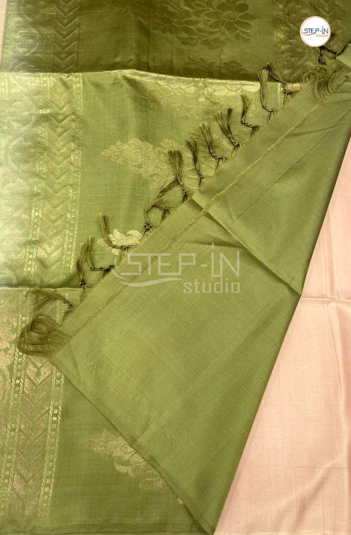 Ivory & Deep Saga Green Floral Motif Design Soft Silk Saree With Contrast Blouse and Plain Border & Design Pallu