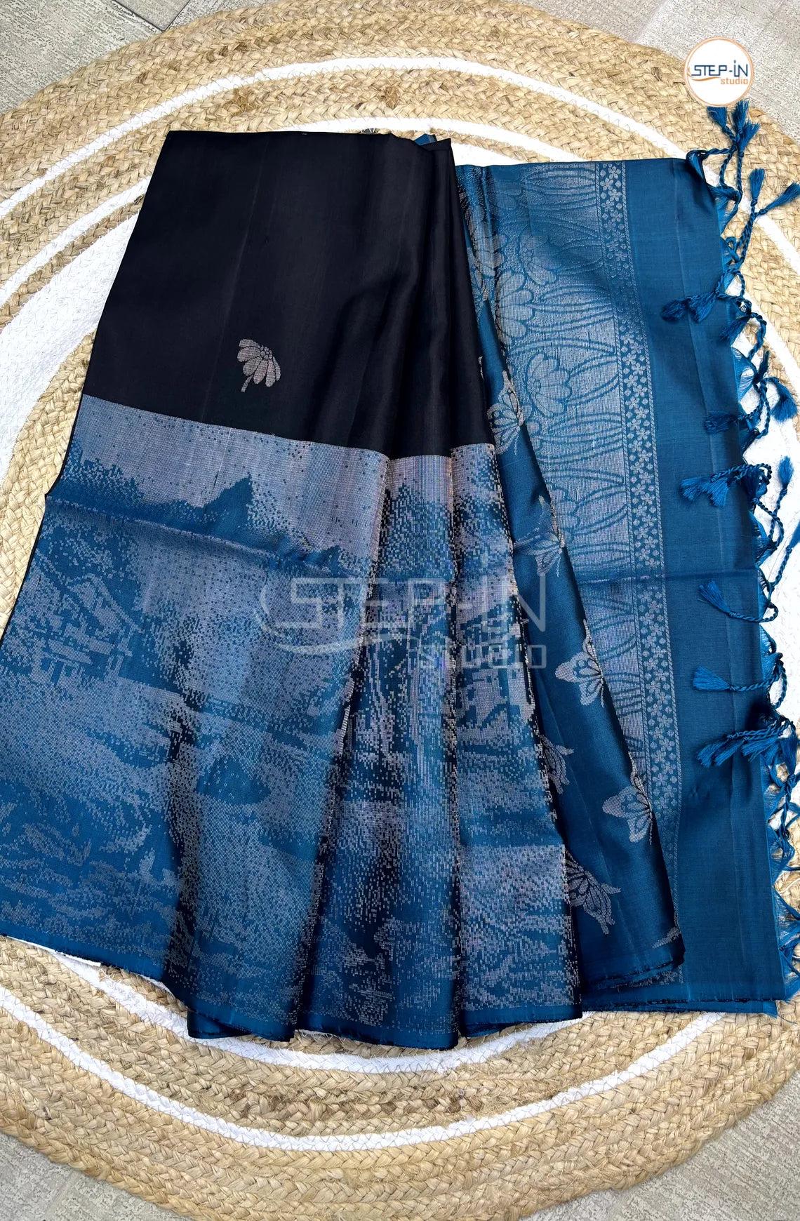 Black & Blue Floral Flower Design Soft Silk Saree With Contrast Blouse and Zari Big Nature Design Border & Flower Design Pallu