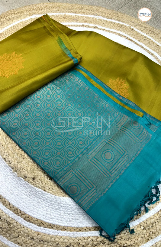 Green & Mallard Blue Floral Flower Design Soft Silk Saree With Contrast Blouse & Design Pallu