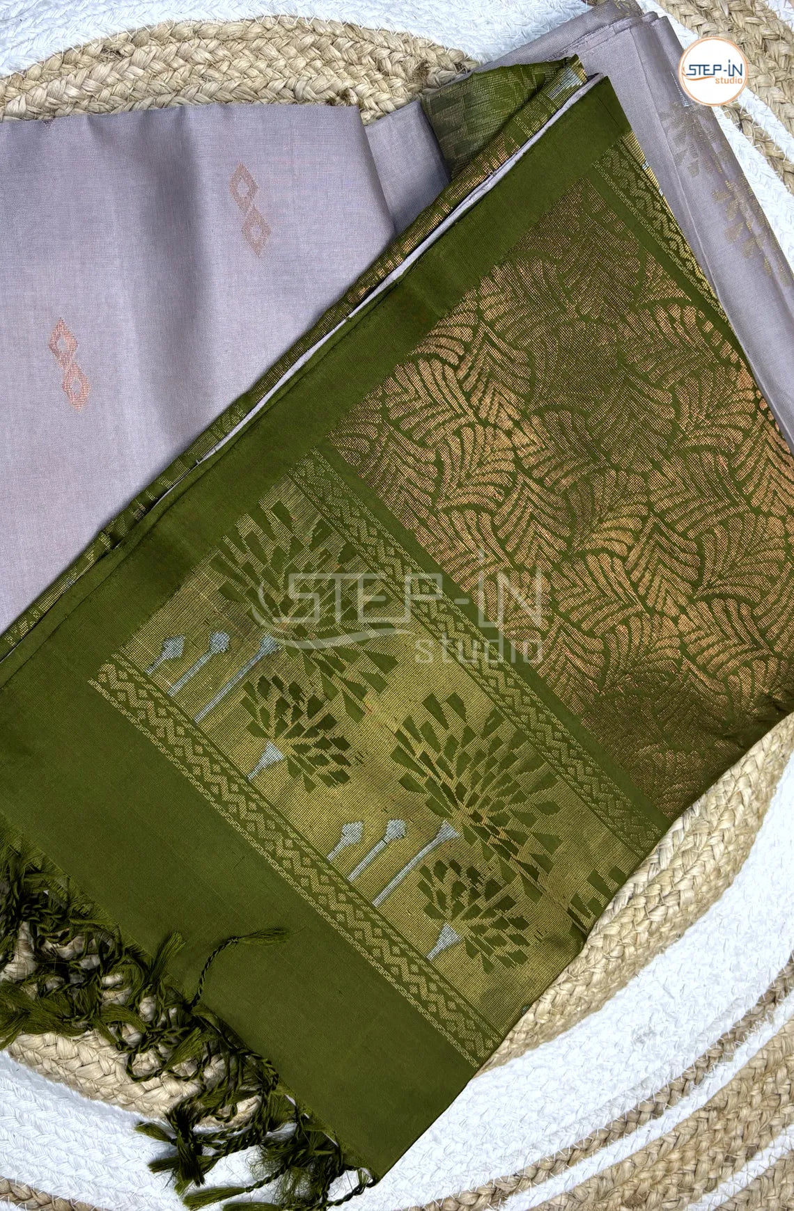 Silver Grey & Green Floral Flower Design Soft Silk Saree With Contrast Blouse and Plain Border & Design Pallu