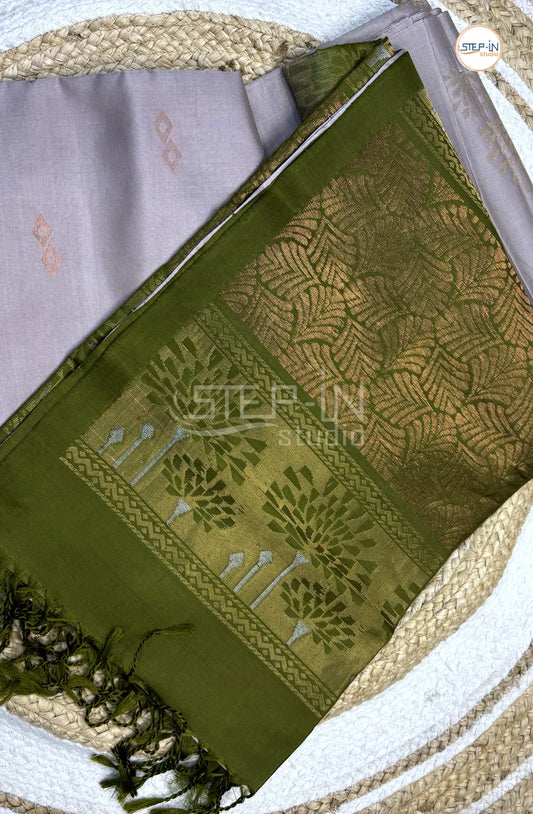 Silver Grey & Green Floral Flower Design Soft Silk Saree With Contrast Blouse and Plain Border & Design Pallu