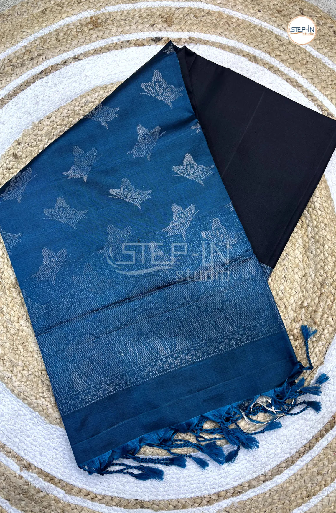 Black & Blue Floral Flower Design Soft Silk Saree With Contrast Blouse and Zari Big Nature Design Border & Flower Design Pallu