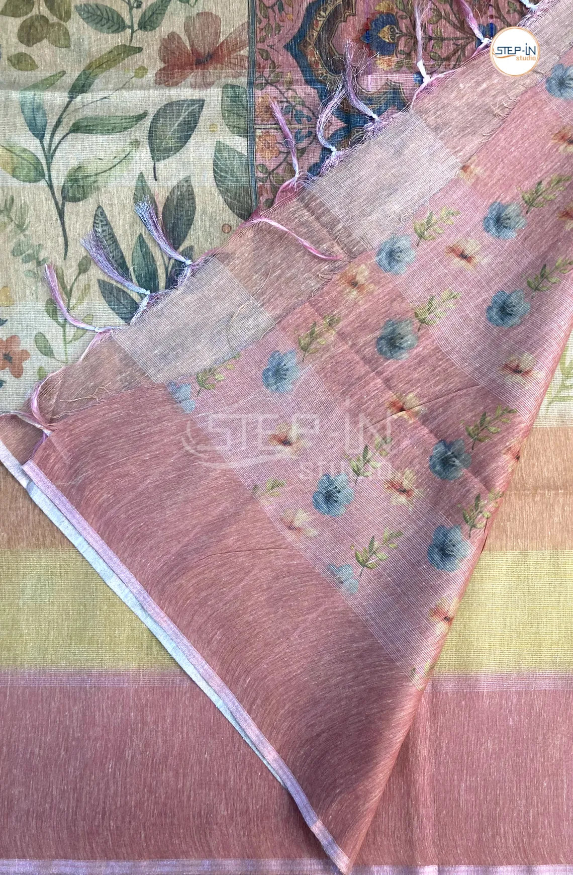 Baswada Linen Abstract Leaf Printed Saree - Pink