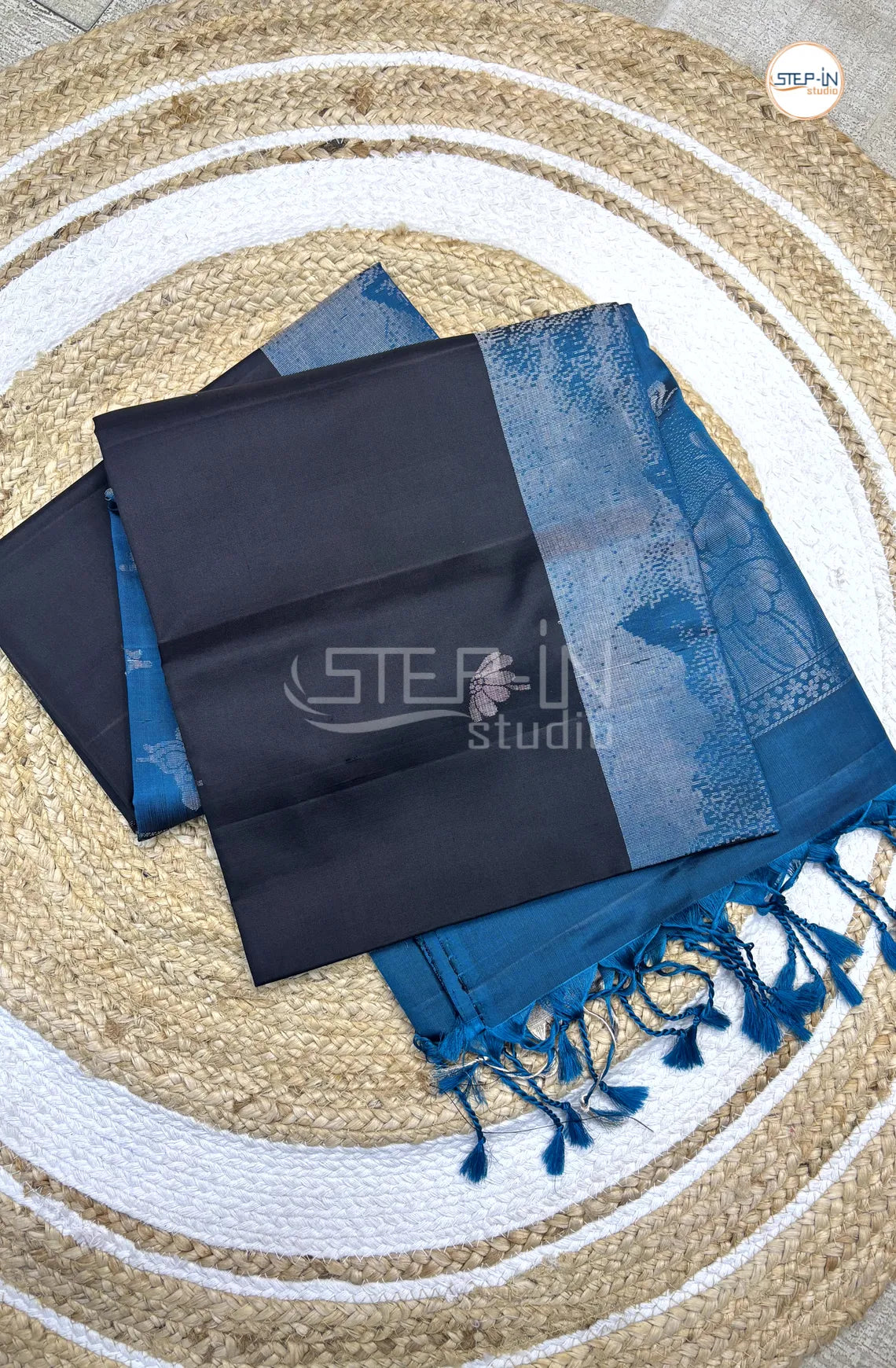 Black & Blue Floral Flower Design Soft Silk Saree With Contrast Blouse and Zari Big Nature Design Border & Flower Design Pallu