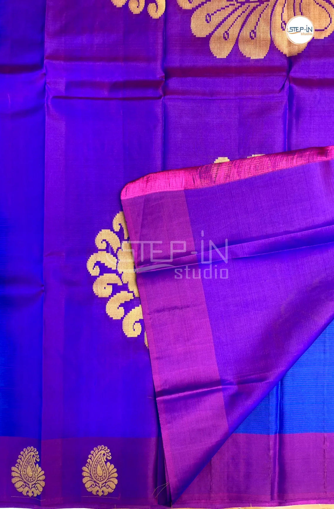 Floral Design Soft Silk Saree With Contrast Boluse and Pallu- Blue & Magenta