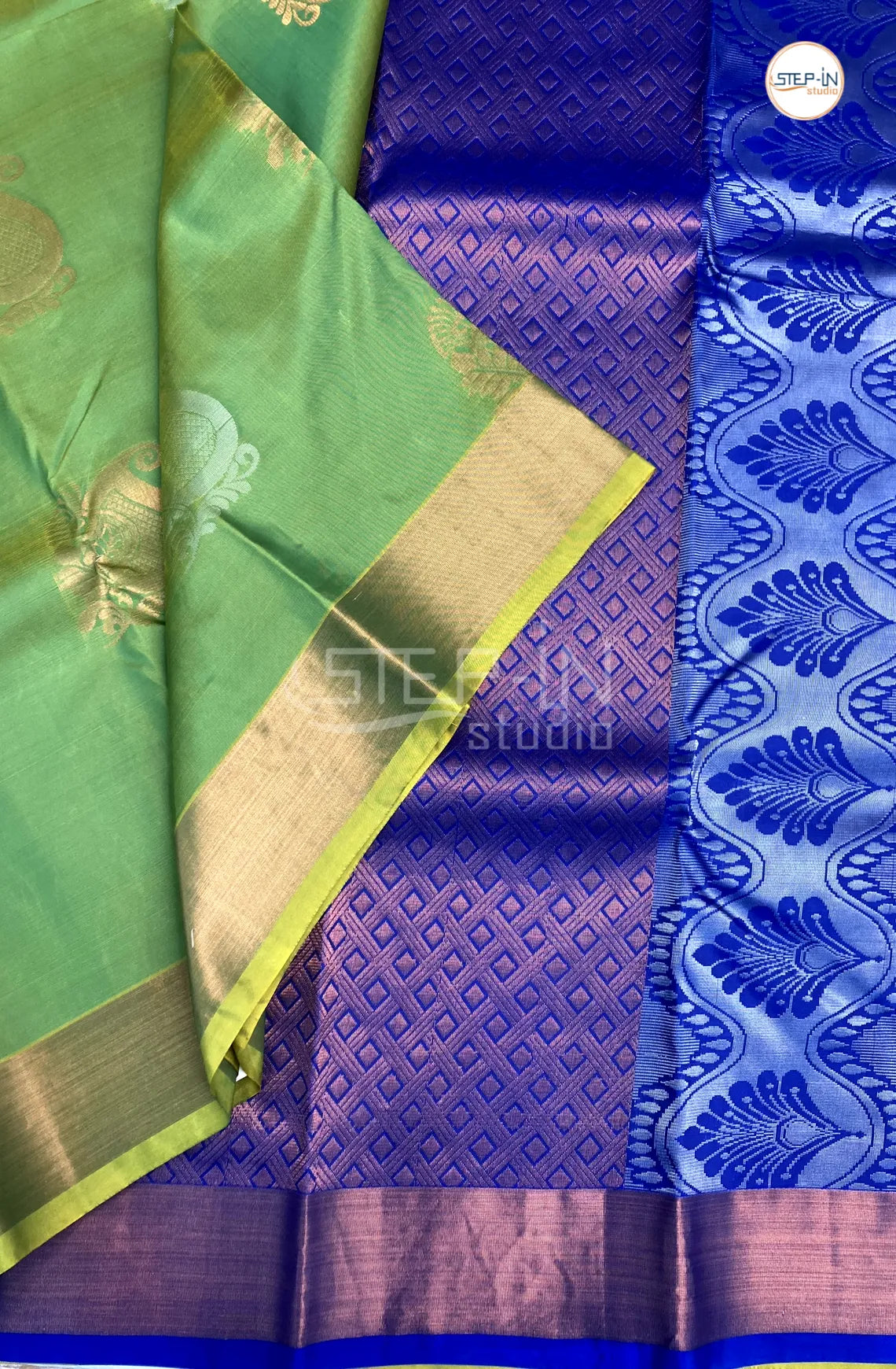 Floral Design Soft Silk Saree With Contrast Boluse and Pallu-Green & Blue