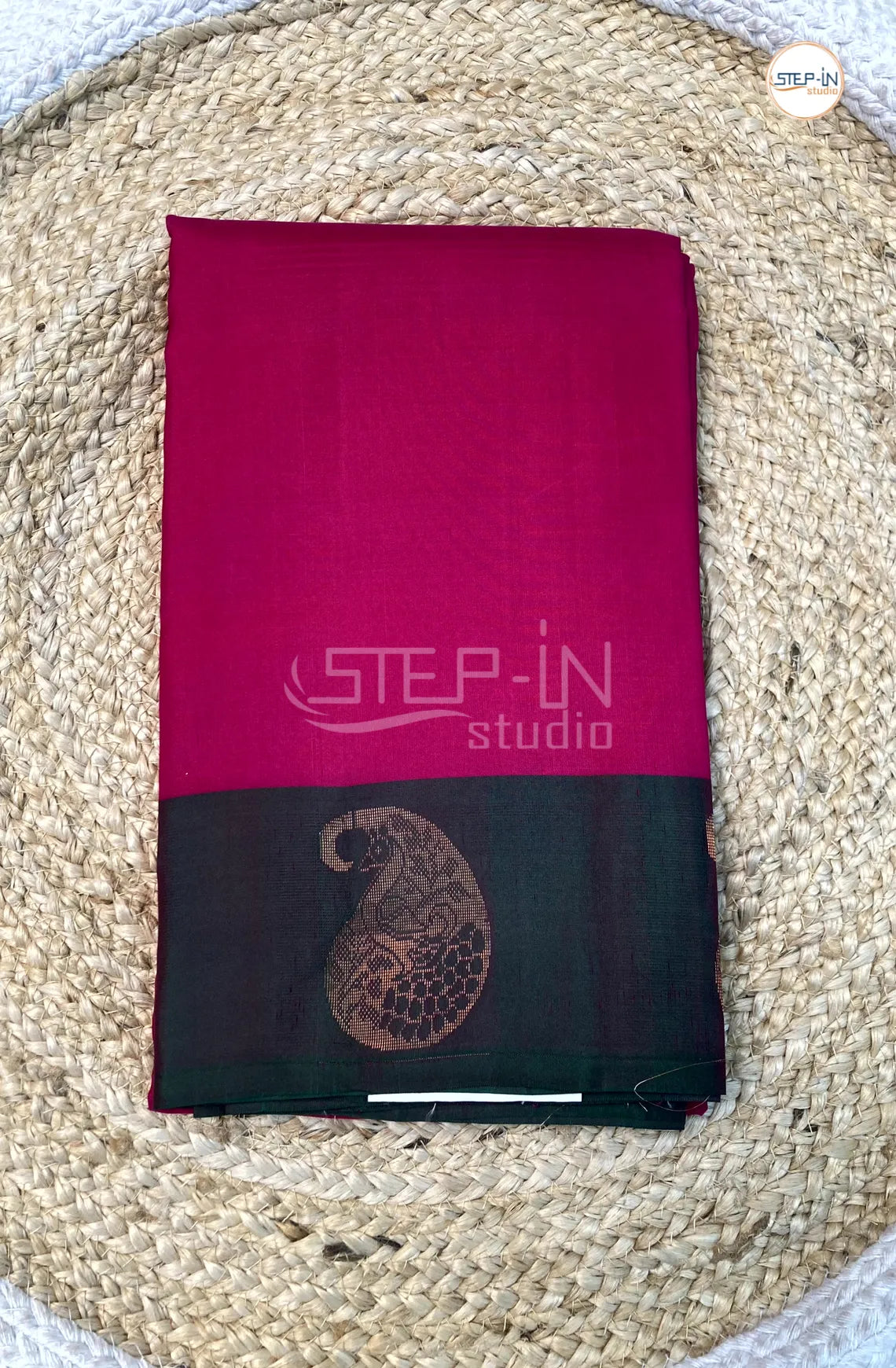 Floral Design Soft Silk Saree With Contrast Boluse and Pallu- Pink & Dark Green