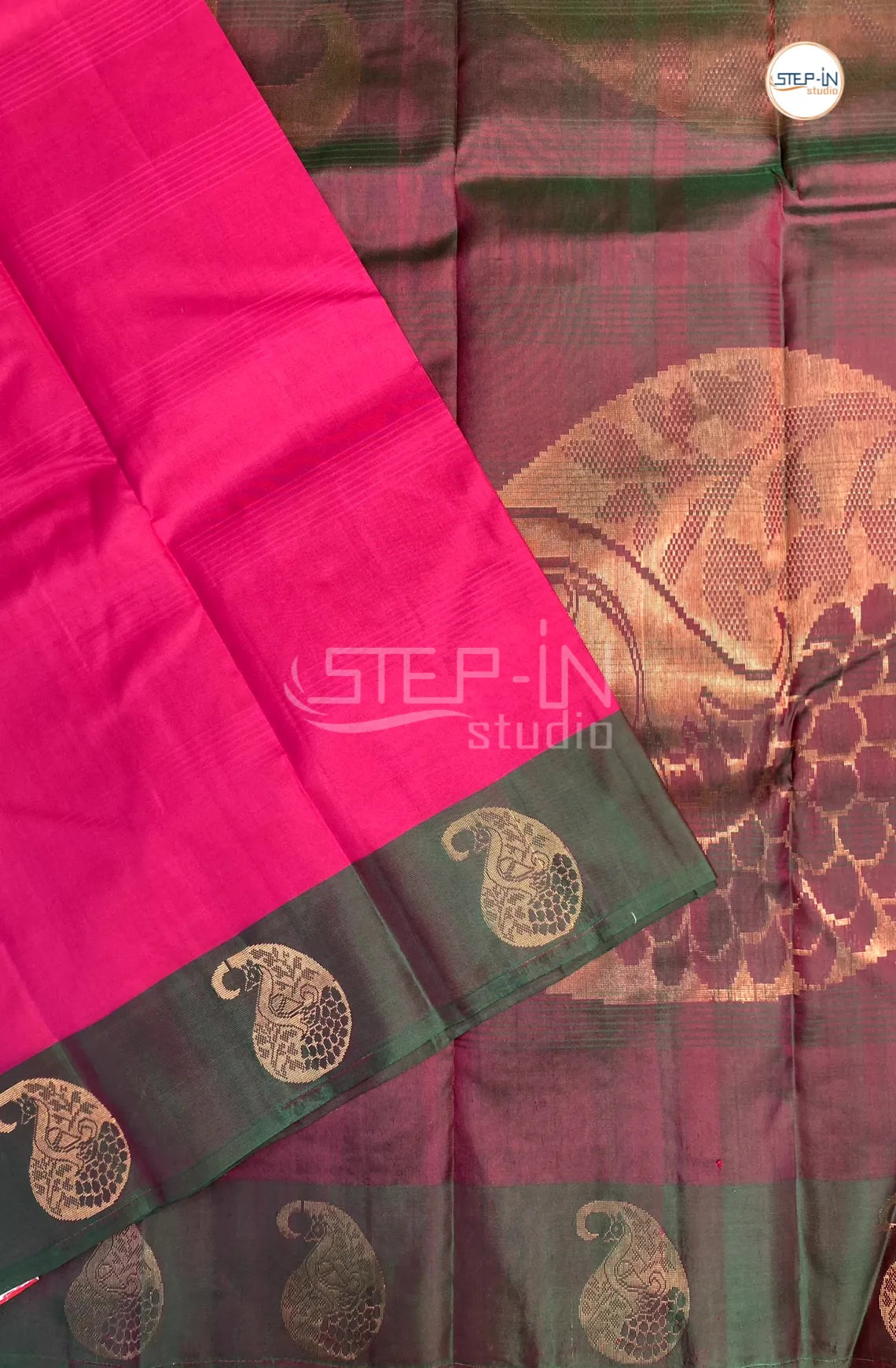 Floral Design Soft Silk Saree With Contrast Boluse and Pallu- Pink & Dark Green