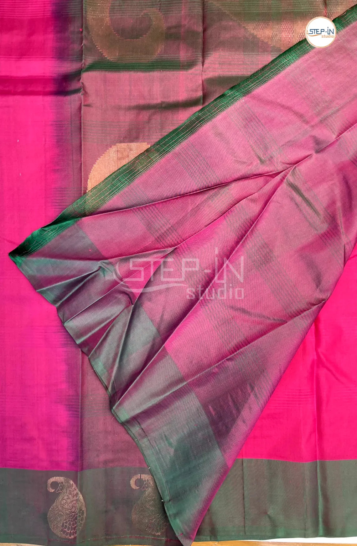Floral Design Soft Silk Saree With Contrast Boluse and Pallu- Pink & Dark Green