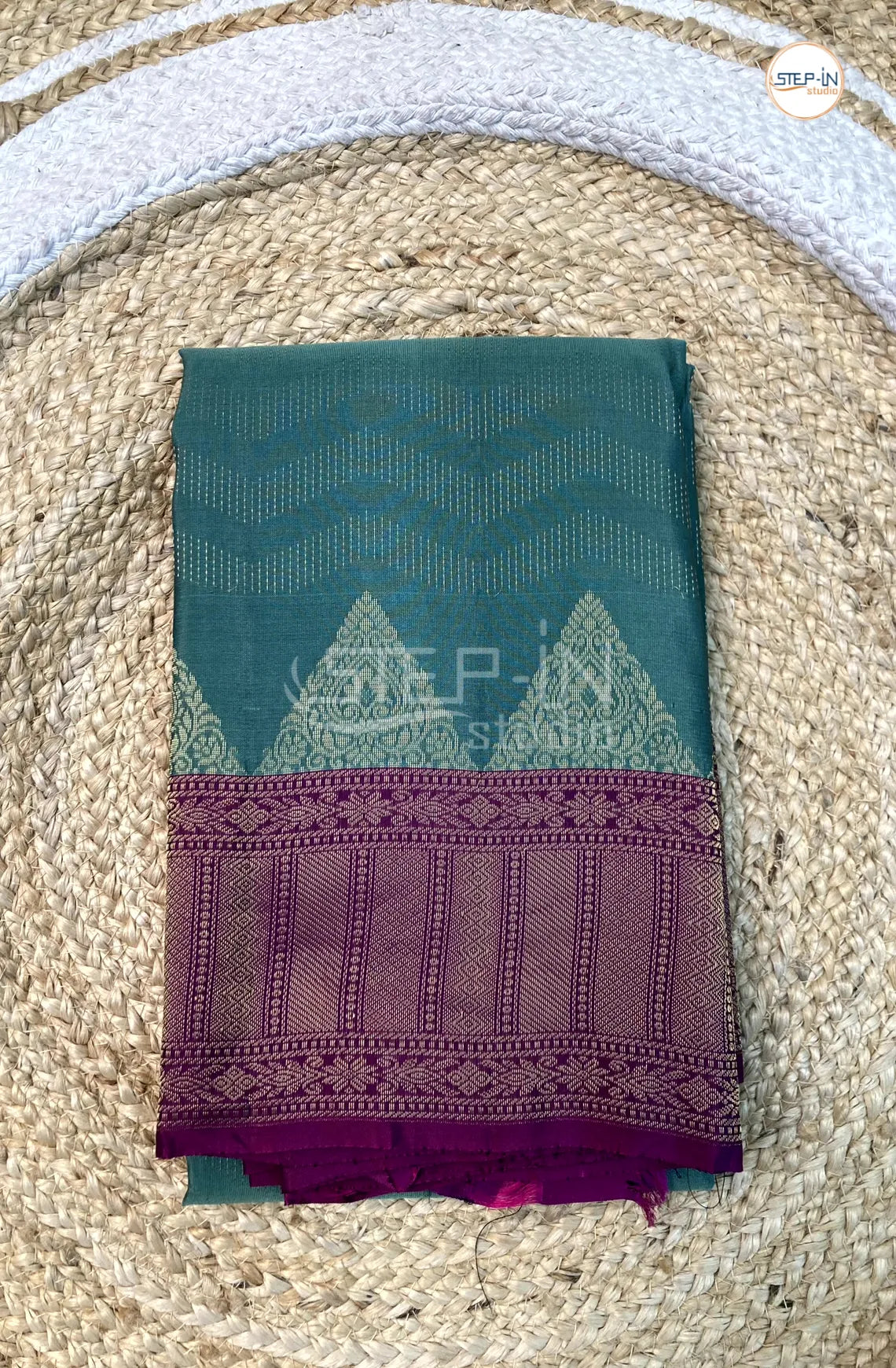 Floral Motif Design Soft Silk Saree With Contrast Boluse and Pallu - Aqua blue & Magenta