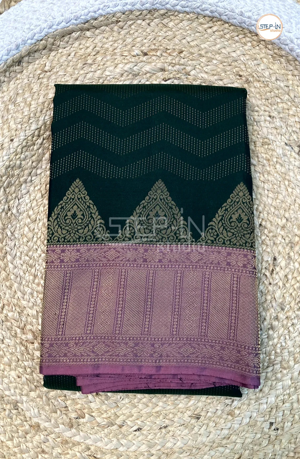 Floral Motif Design Soft Silk Saree With Contrast Boluse and Pallu - Green & Lavender