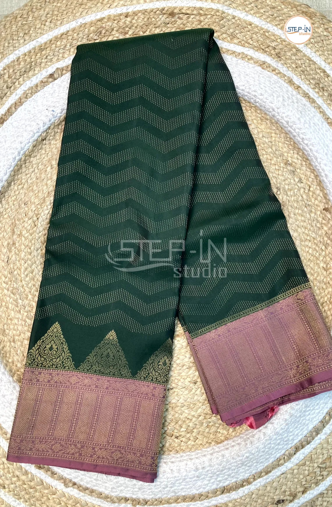 Floral Motif Design Soft Silk Saree With Contrast Boluse and Pallu - Green & Lavender