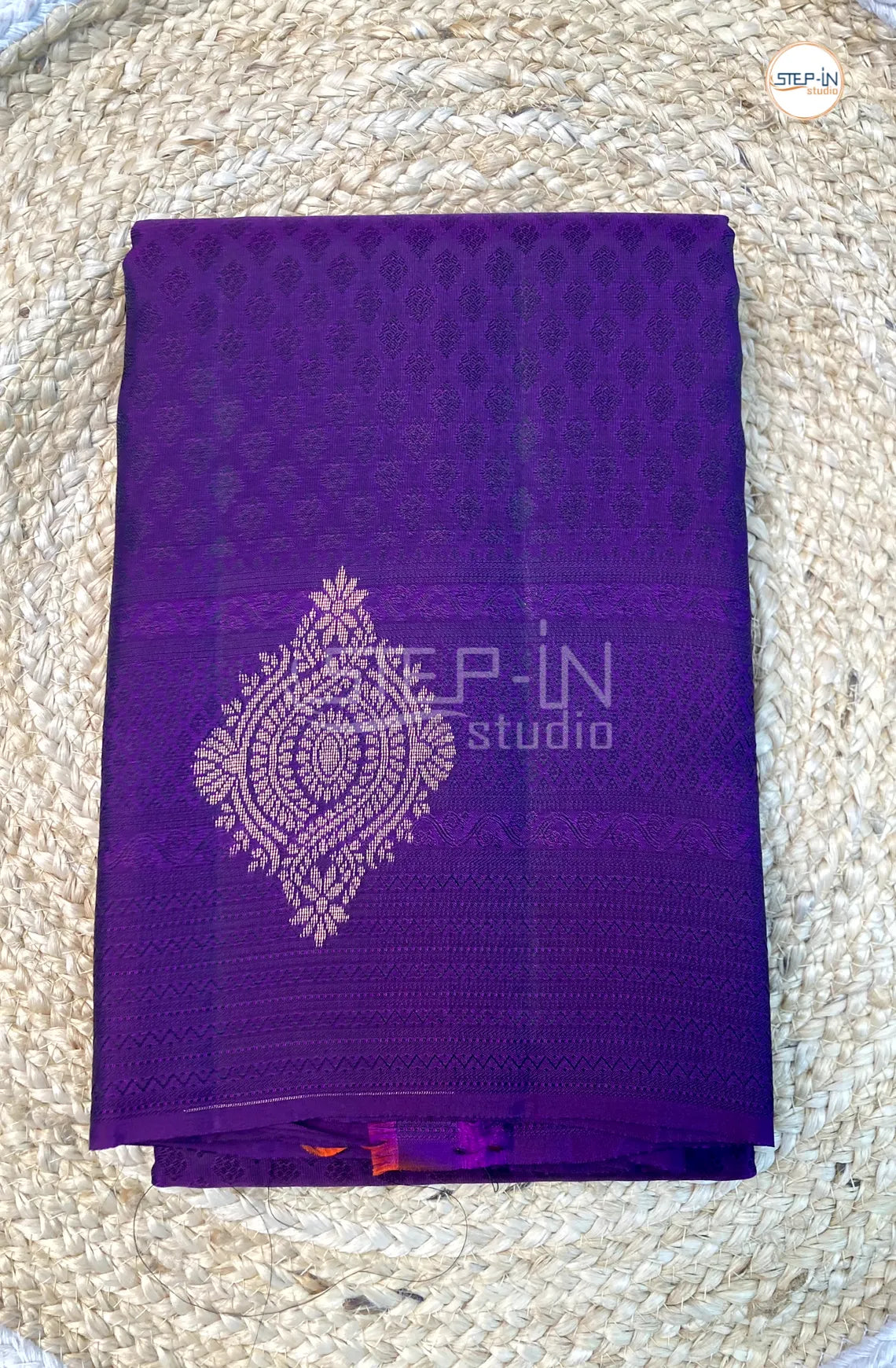 Floral Motif Design Soft Silk Saree With Contrast Boluse and Pallu - Purple & Red