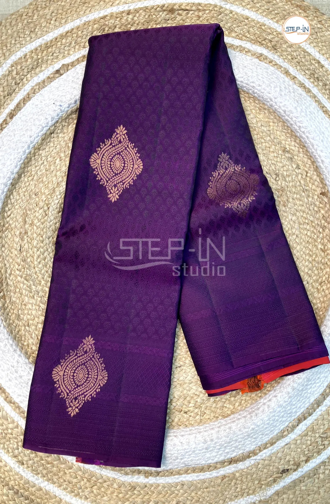 Floral Motif Design Soft Silk Saree With Contrast Boluse and Pallu - Purple & Red