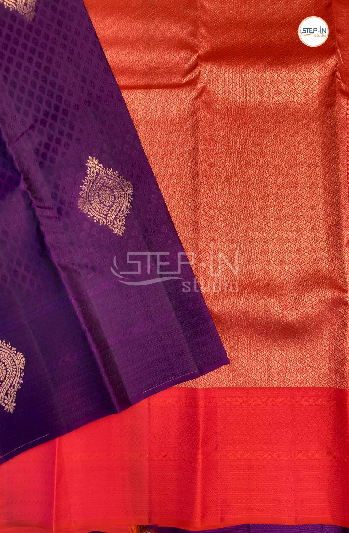 Floral Motif Design Soft Silk Saree With Contrast Boluse and Pallu - Purple & Red