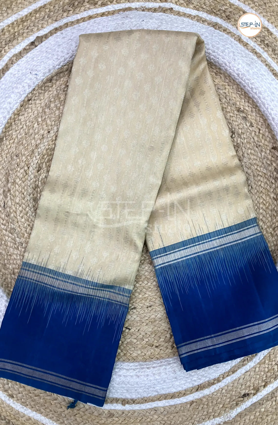 Floral Zari Design Soft Silk Saree With Contrast Boluse and Pallu - White & Blue