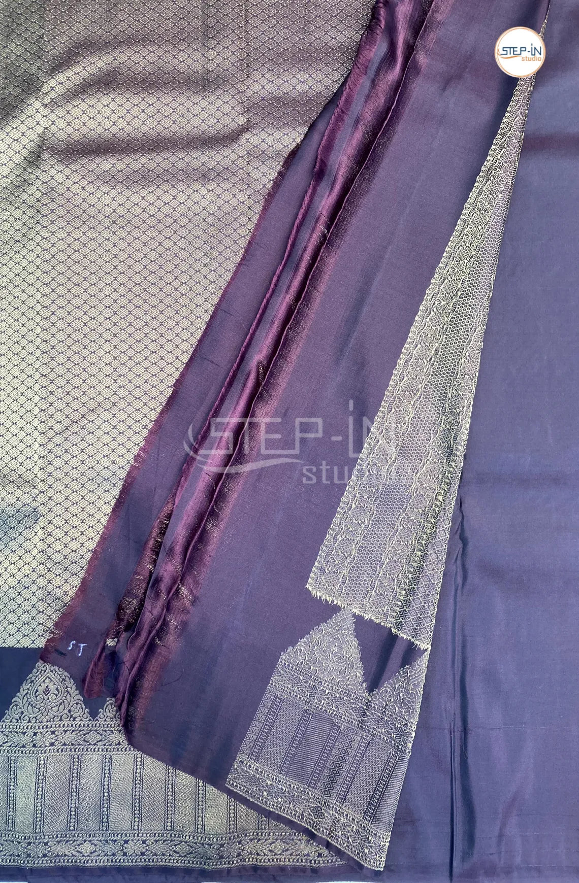 Floral Motif Design Soft Silk Saree With Contrast Boluse and Pallu - Green & Brown