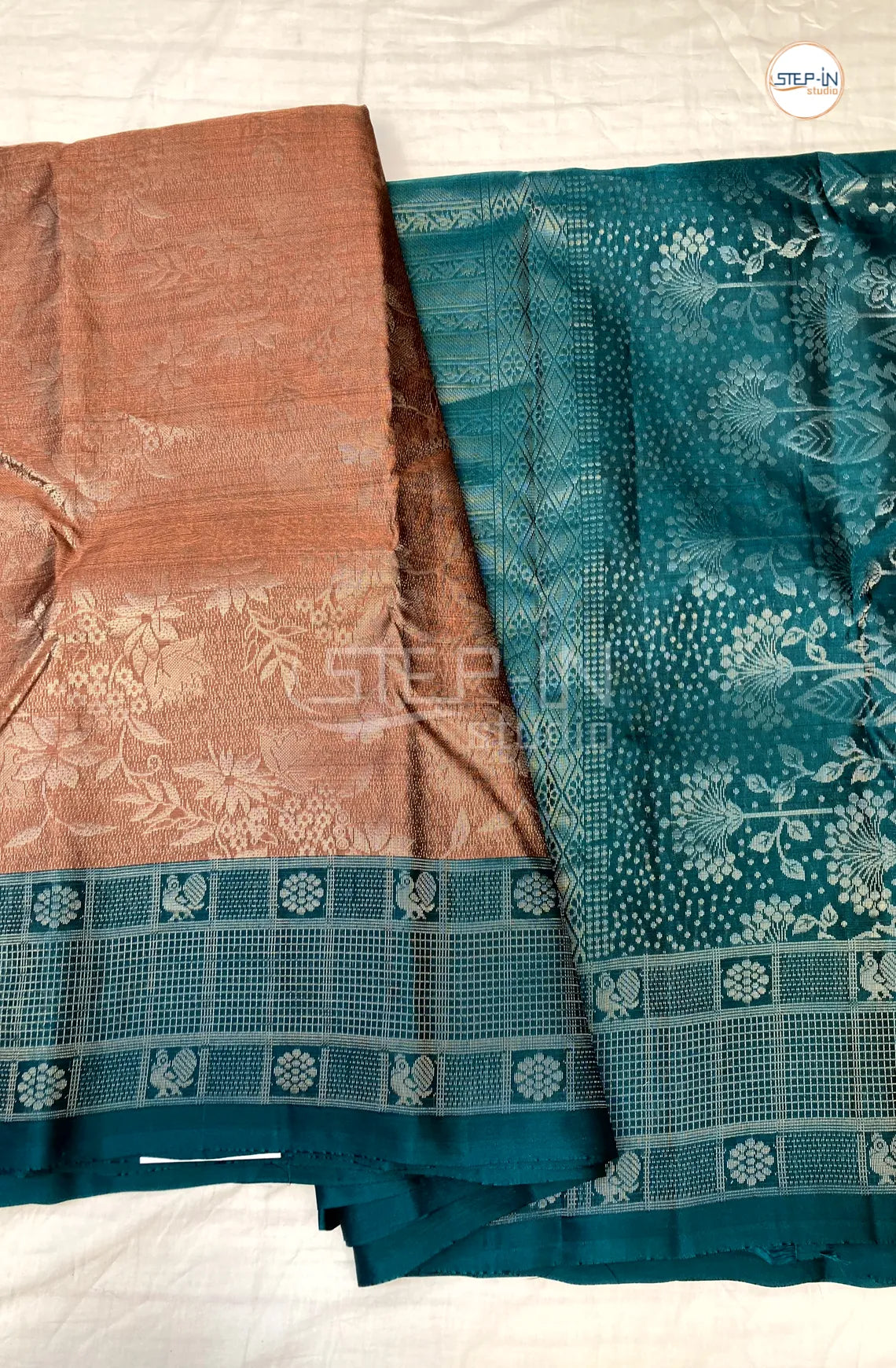 Flower Design Soft Silk Saree With Contrast Boluse and Pallu - Peach &  Green