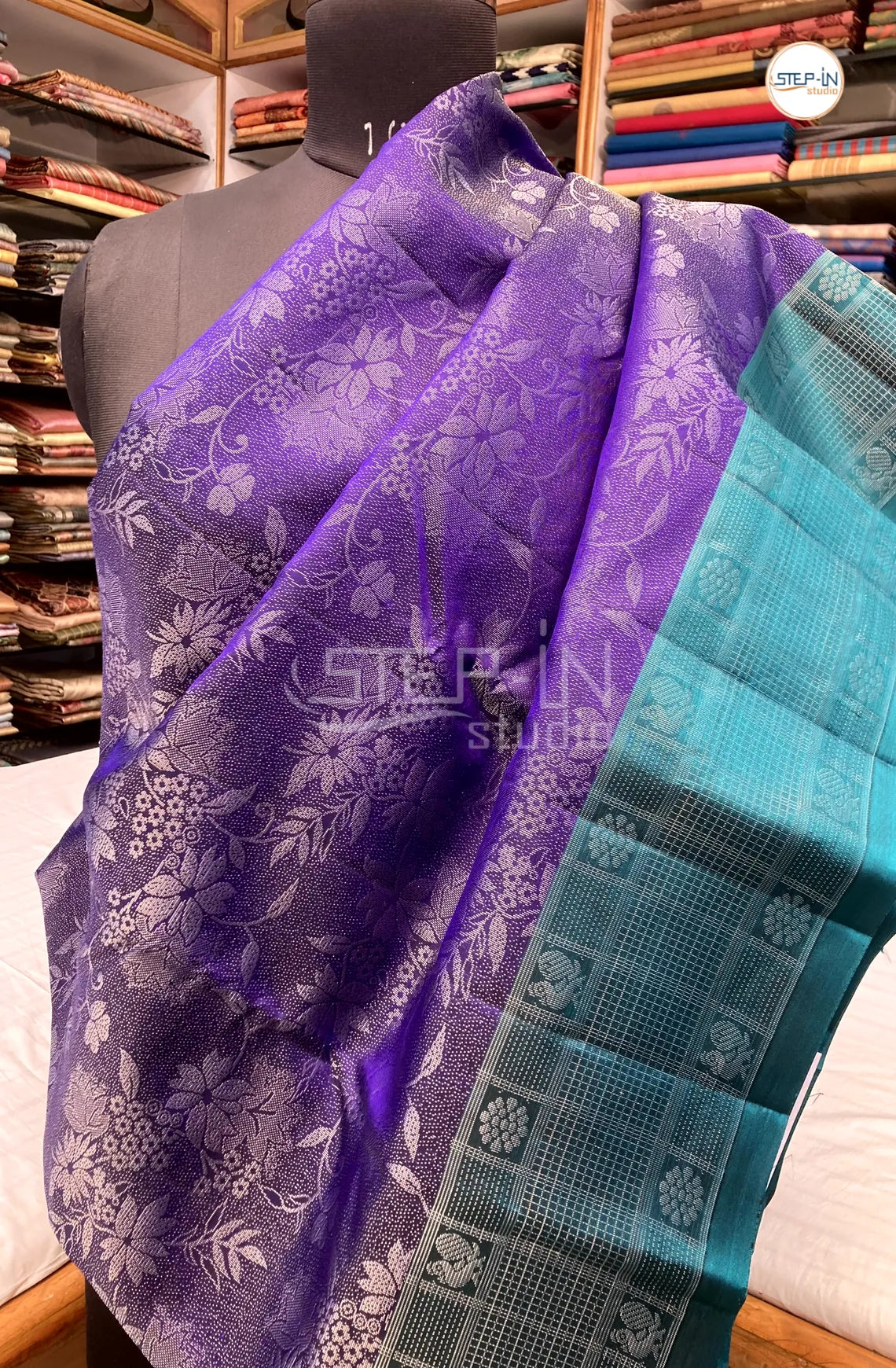 Flower Design Soft Silk Saree With Contrast Boluse and Pallu - Purple & Teal Green