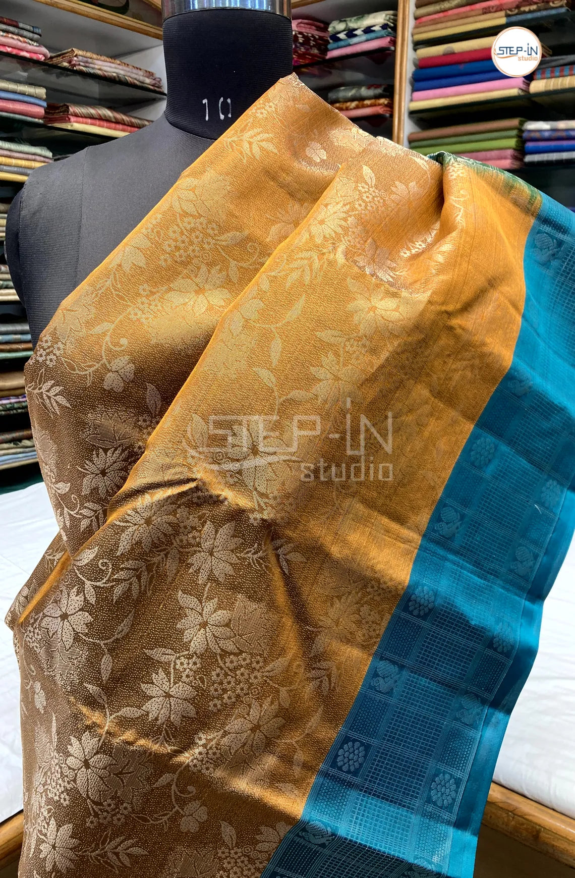 Flower Design Soft Silk Saree With Contrast Boluse and Pallu - Yellow & Teal Green