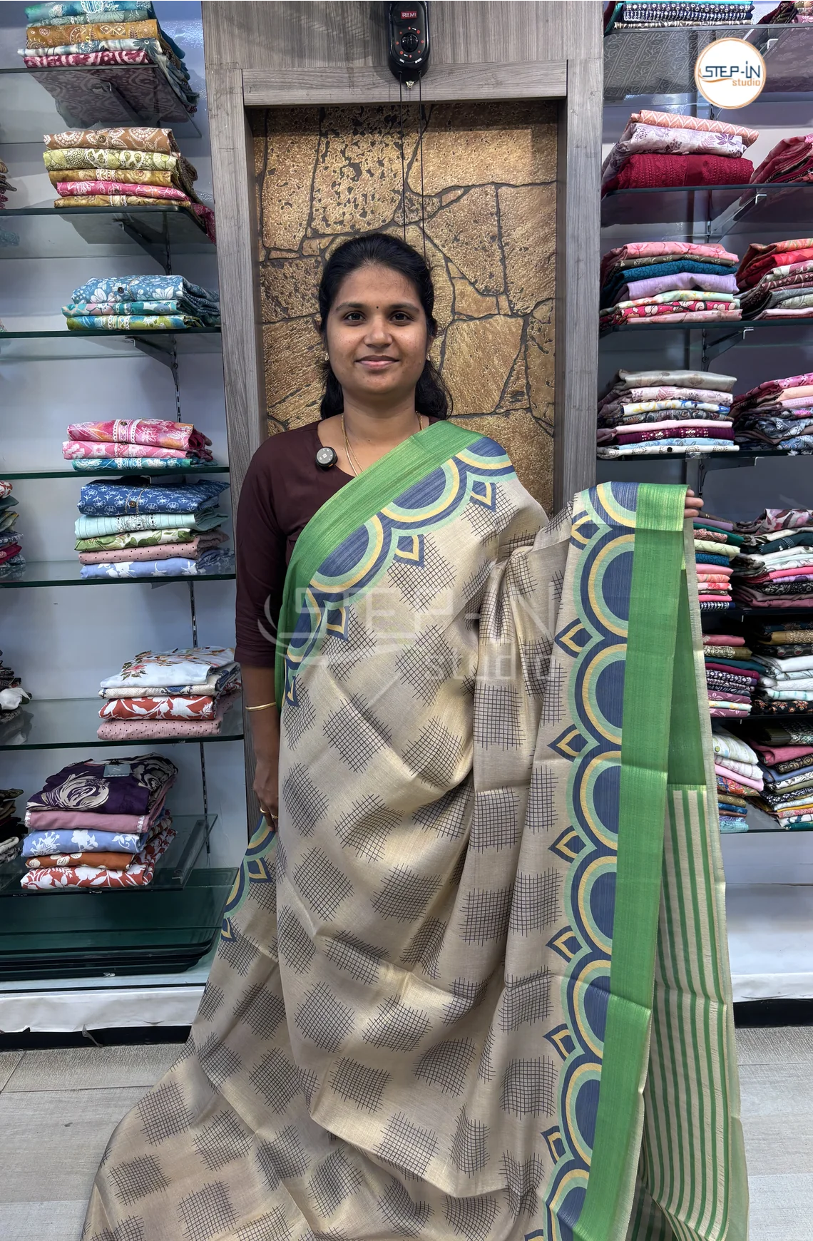 Geometric Printed Soft Linen Saree-GreenwithBlue