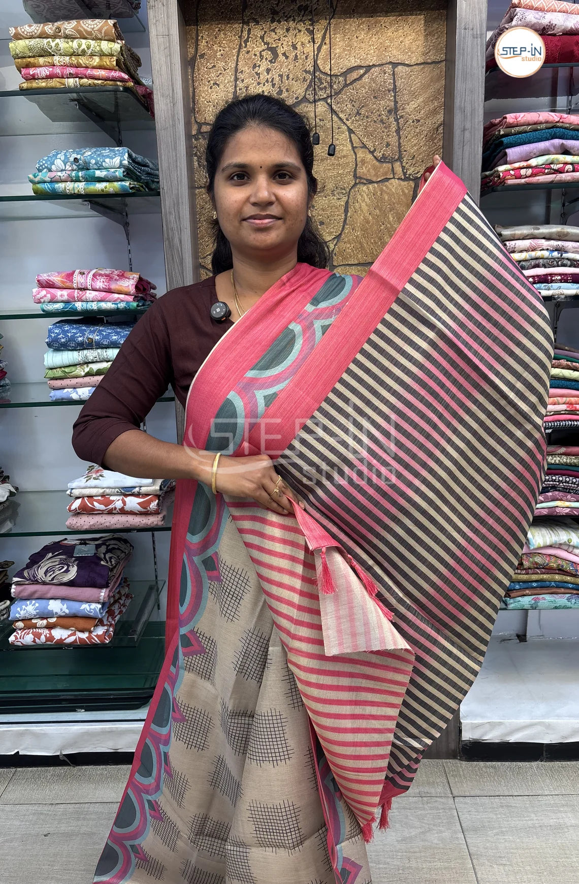 Geometric Printed Soft Linen Saree-Pink