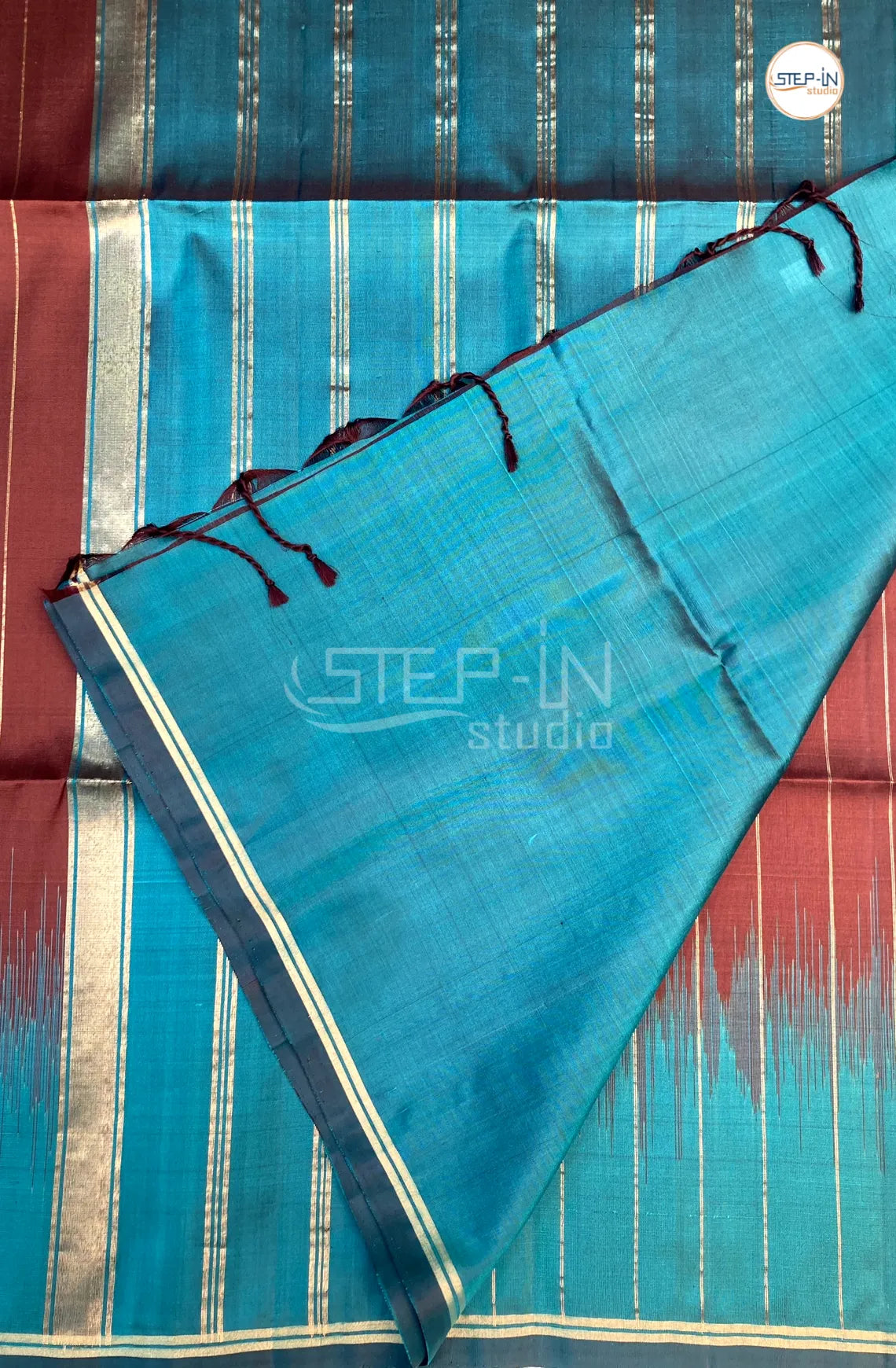 Gold Zari Lines Design Soft Silk Saree With Contrast Boluse and Pallu- Maroon & Green