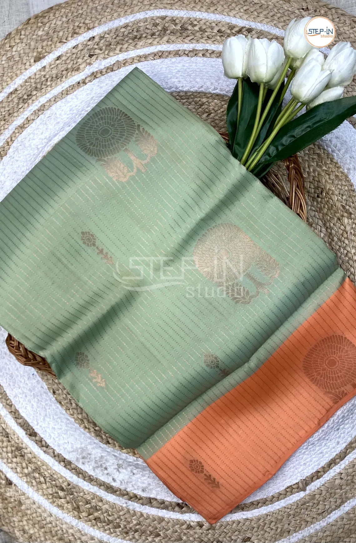 Green Gold Floral Zari Design Soft Silk Saree With Contrast Boluse and Pallu