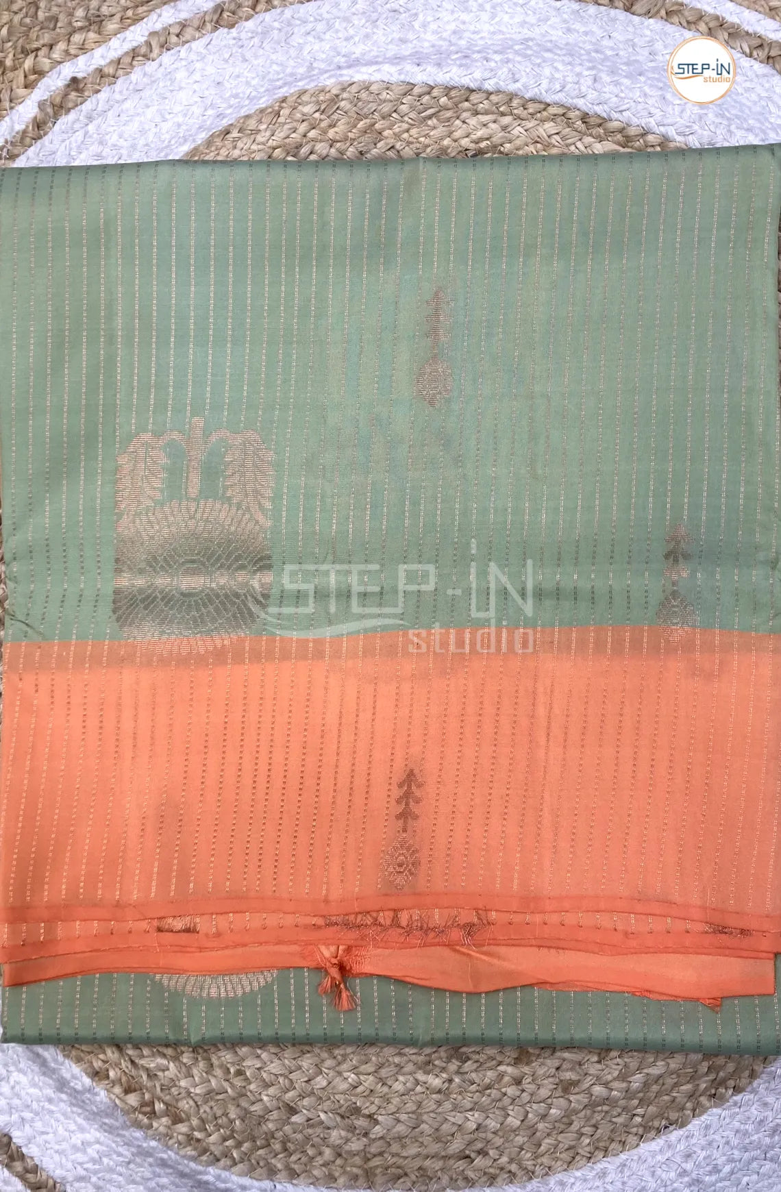 Green Gold Floral Zari Design Soft Silk Saree With Contrast Boluse and Pallu