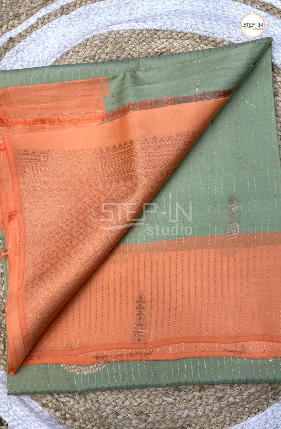 Green Gold Floral Zari Design Soft Silk Saree With Contrast Boluse and Pallu