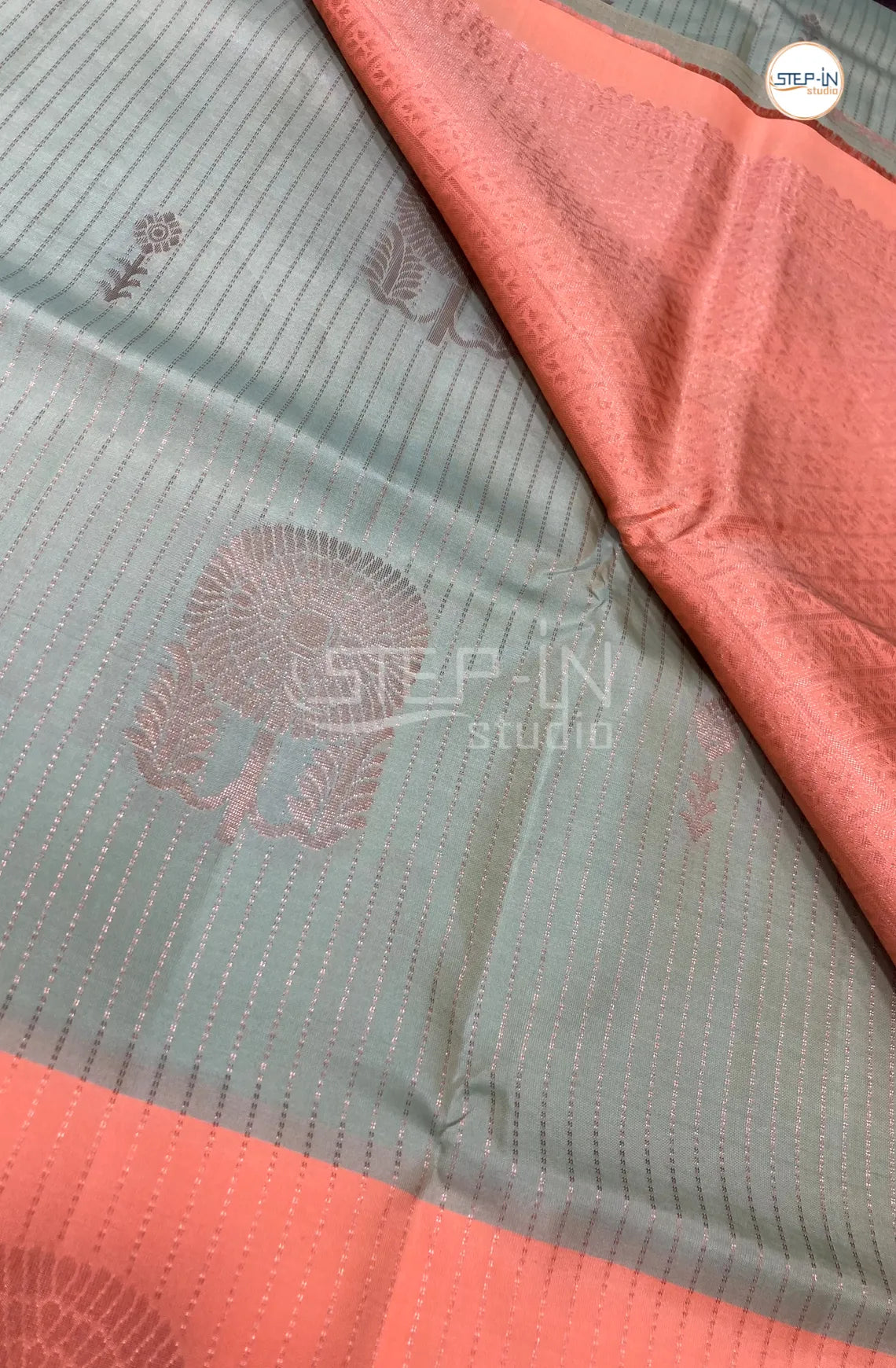 Green Gold Floral Zari Design Soft Silk Saree With Contrast Boluse and Pallu