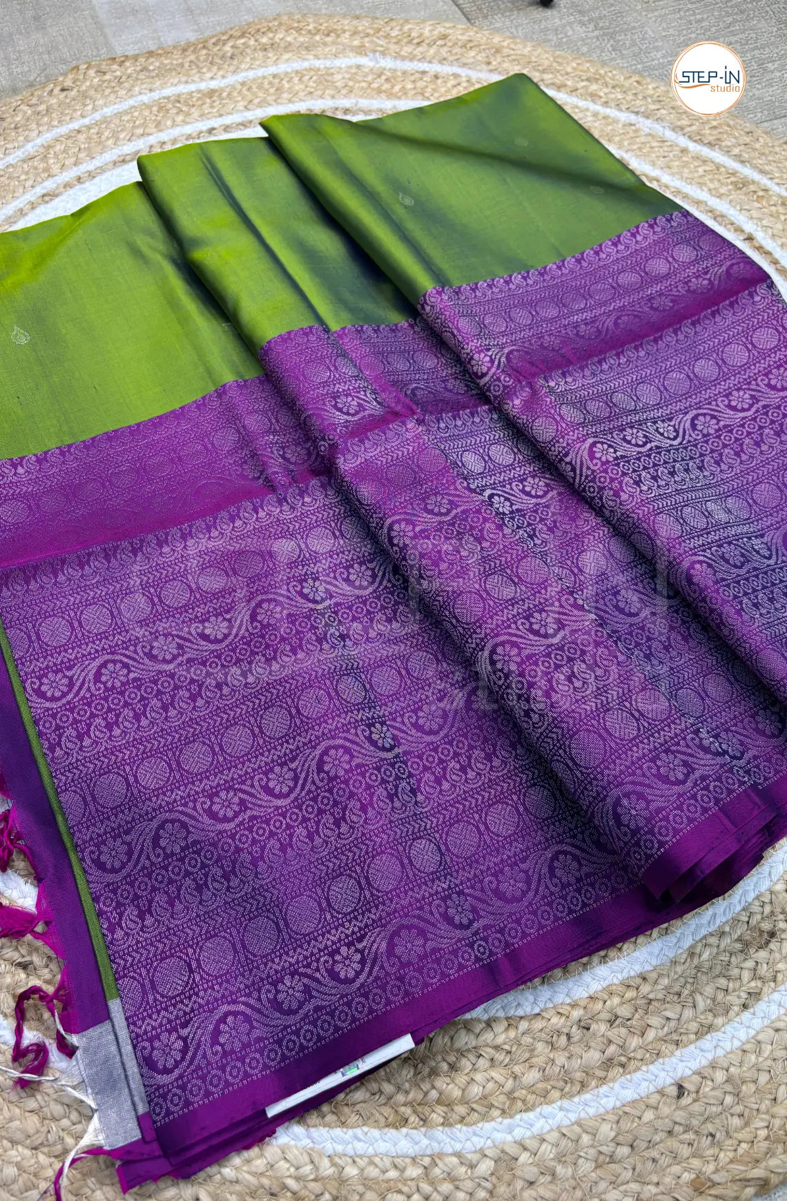 Pure Handwoven Silk Saree with Traditional Motif - Green
