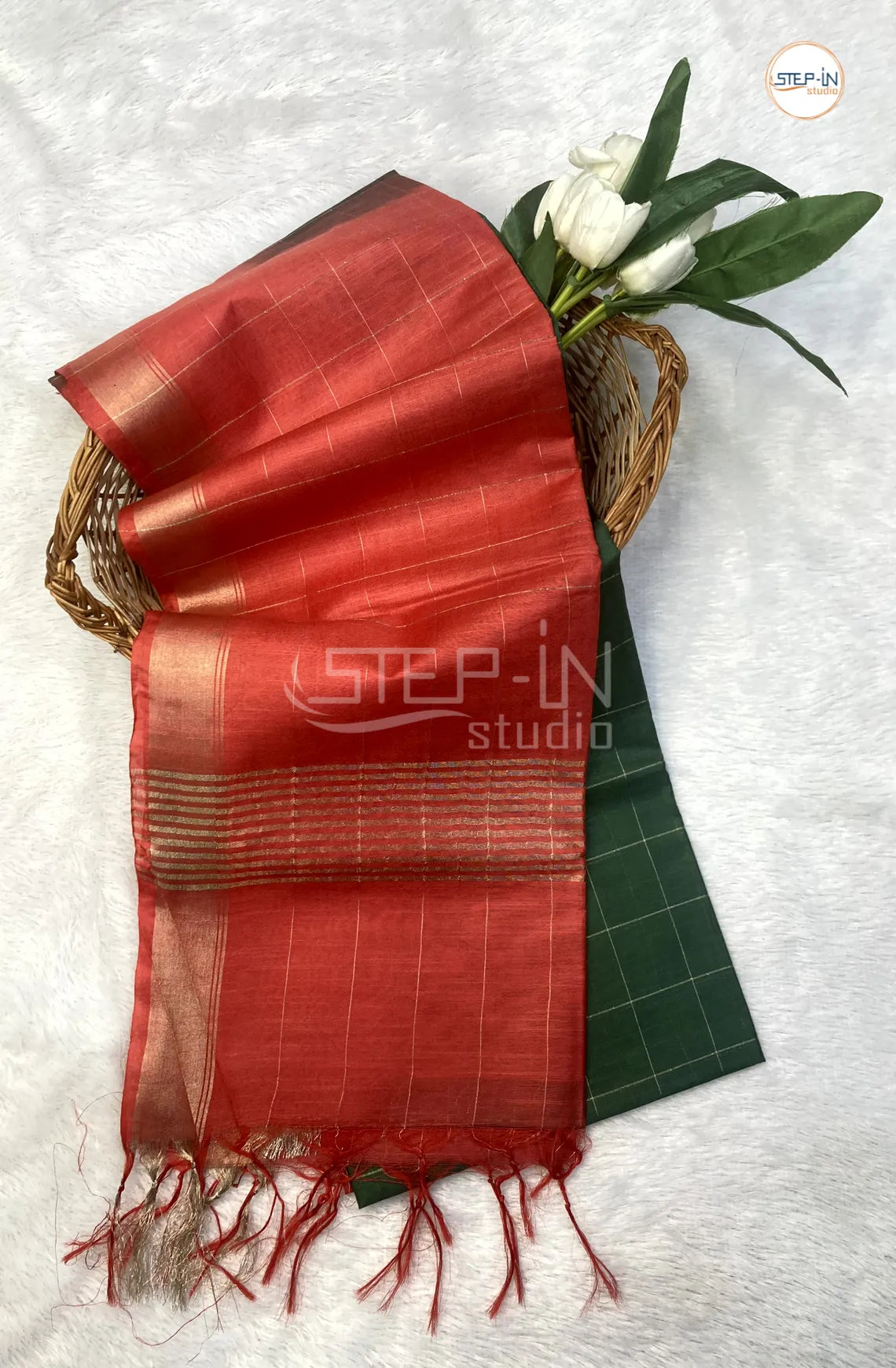 Katan Silk Saree With Contrast Pallu & Border With Blouse - Green & Red