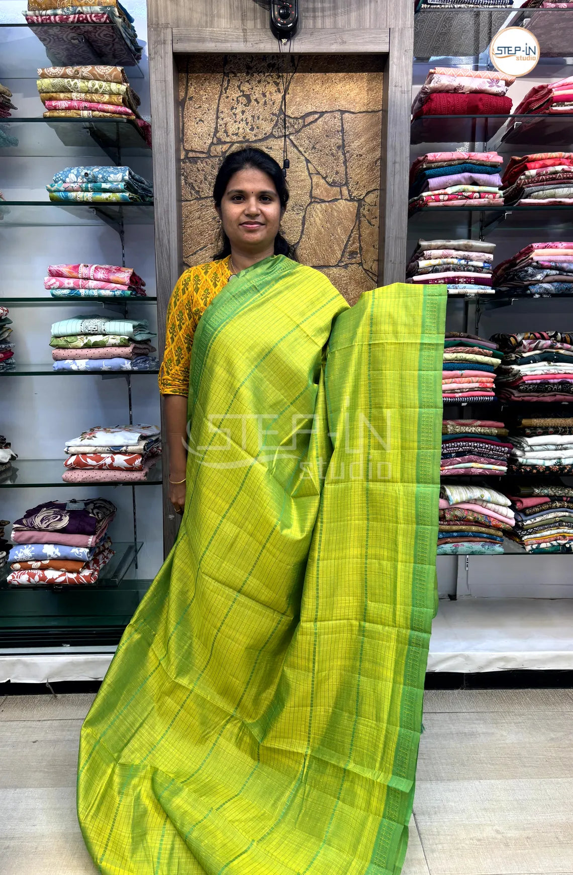 Light Weight  Uppada Silk Saree With Self Blouse & Pallu - Lime Green