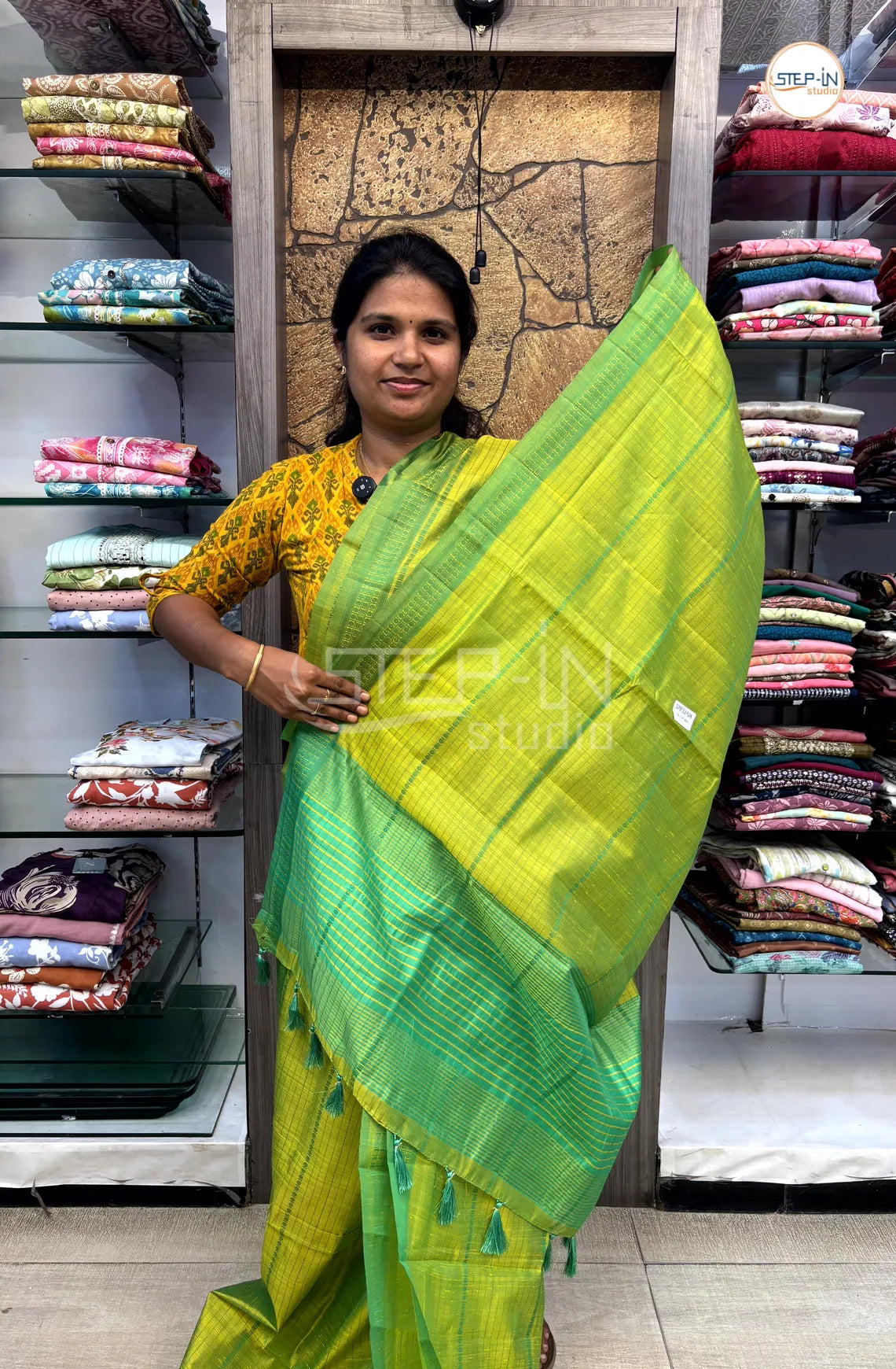 Light Weight  Uppada Silk Saree With Self Blouse & Pallu - Lime Green
