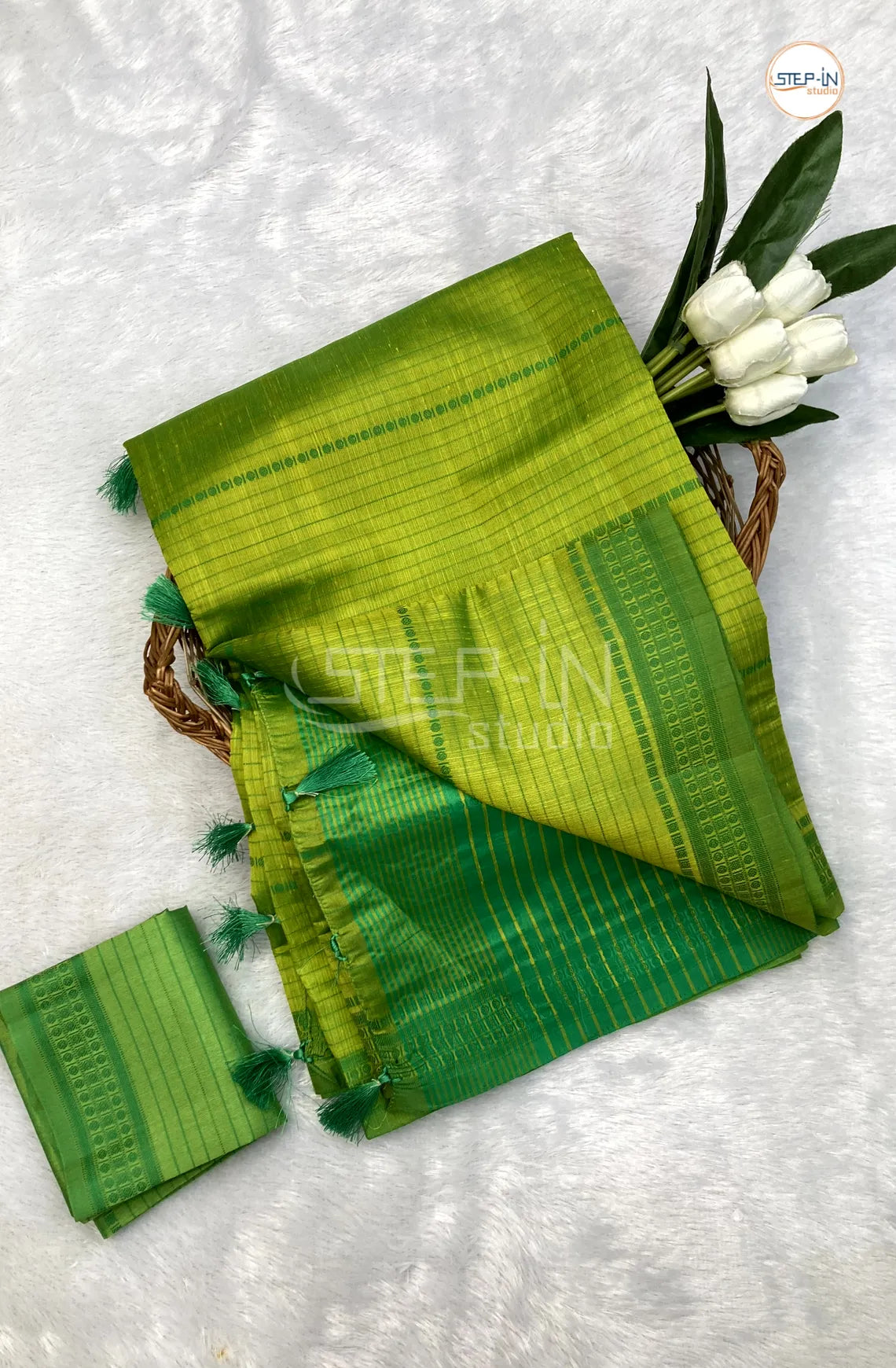 Light Weight  Uppada Silk Saree With Self Blouse & Pallu - Lime Green