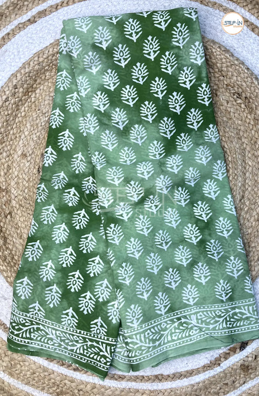 Mul Cotton Saree With Batik Printed - Light Green