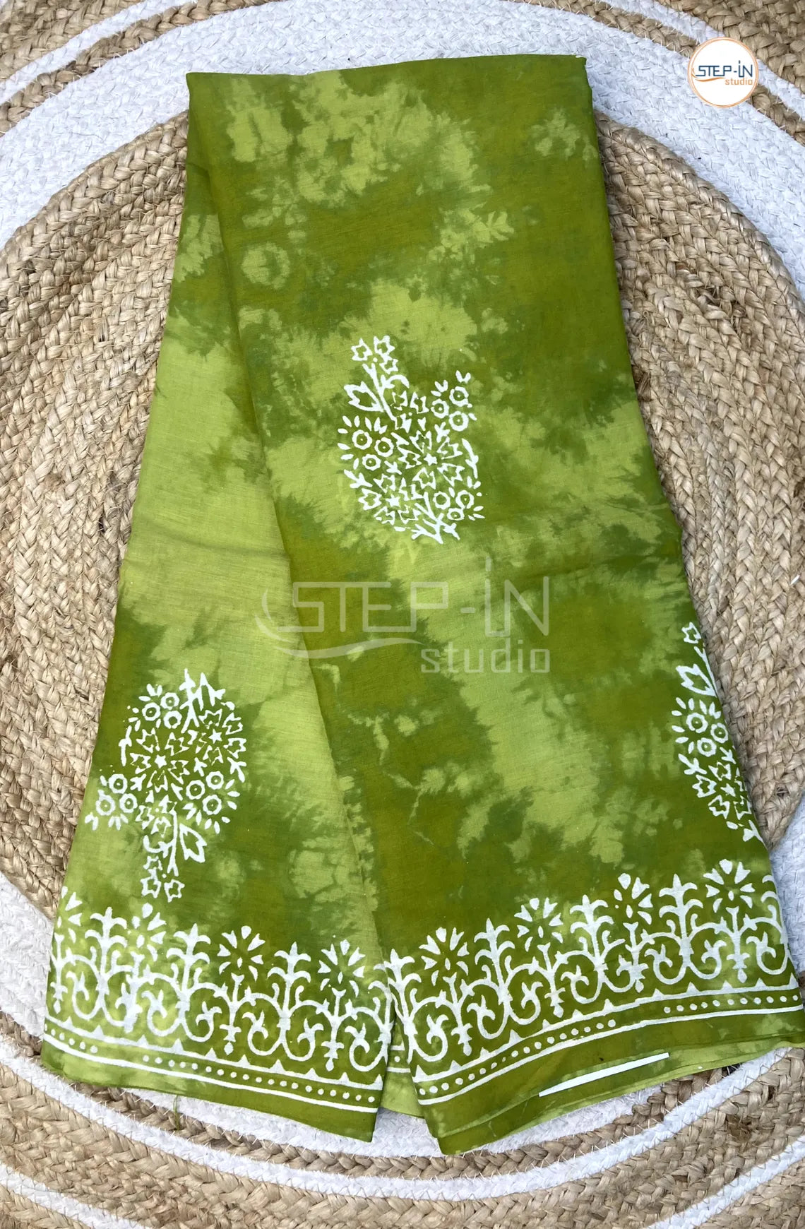 Mul Cotton Saree With Batik Printed - Lime Green