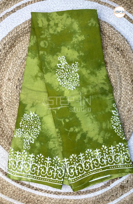 Mul Cotton Saree With Batik Printed - Lime Green