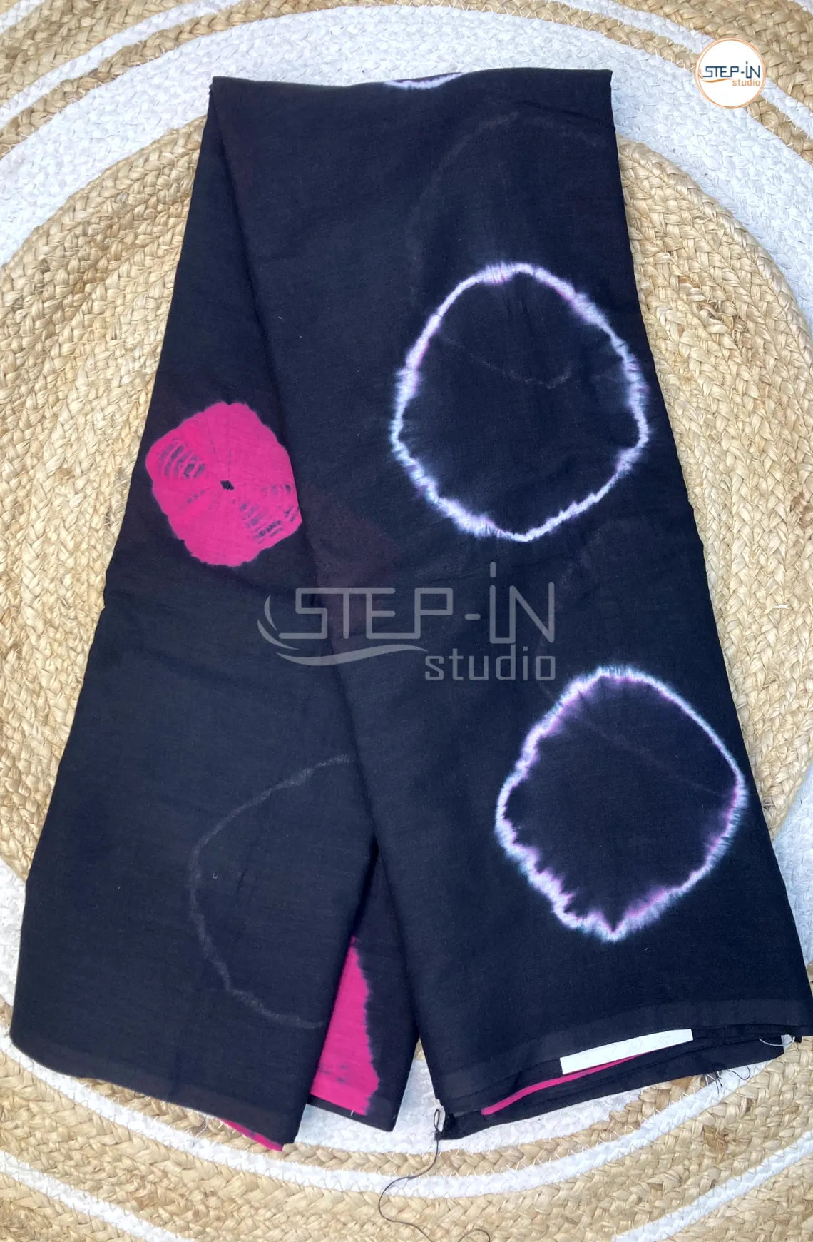 Mul Cotton Saree With Shibori Printed - Black & Pink