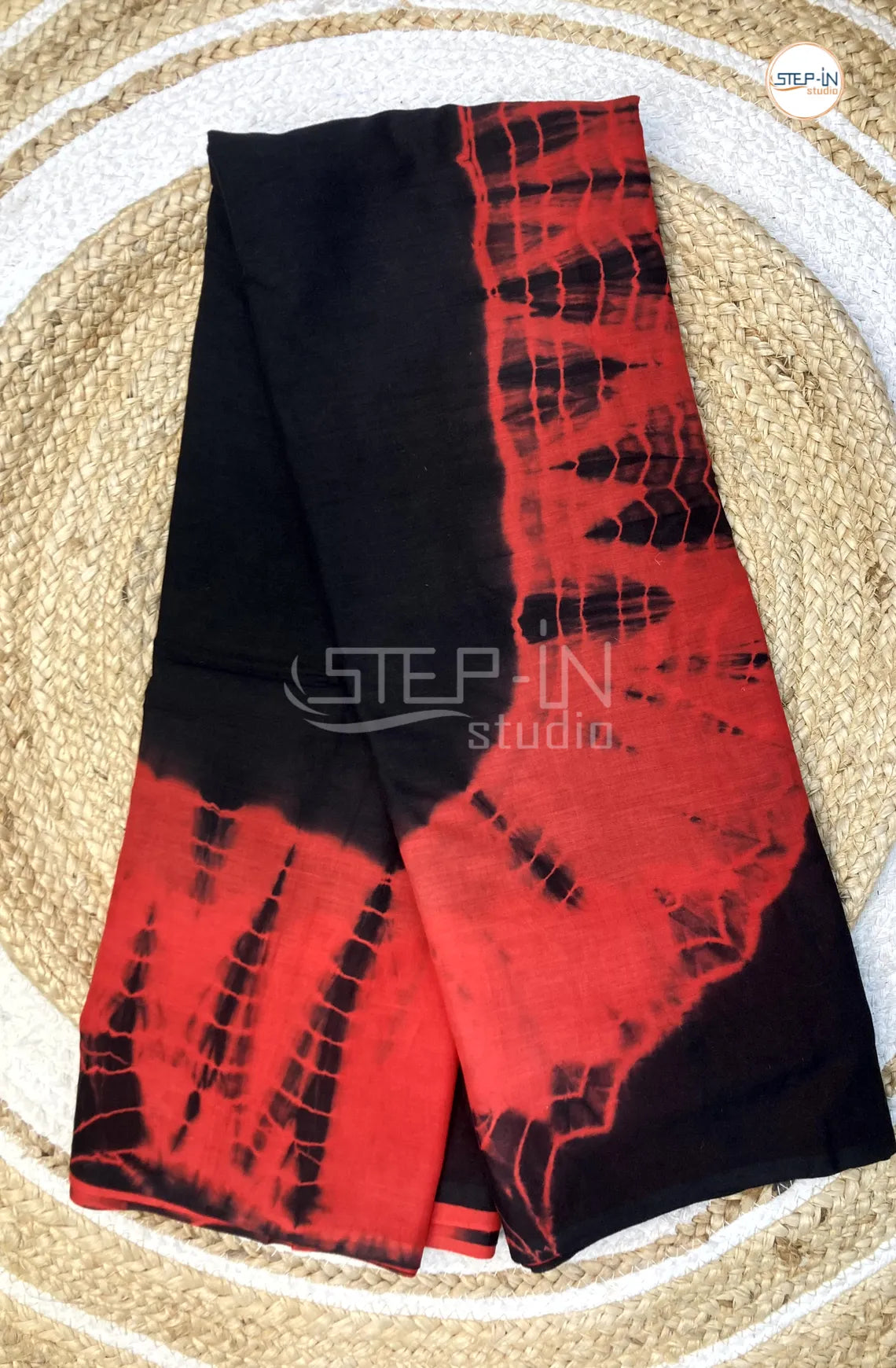 Mul Cotton Saree With Shibori Printed - Black & Red