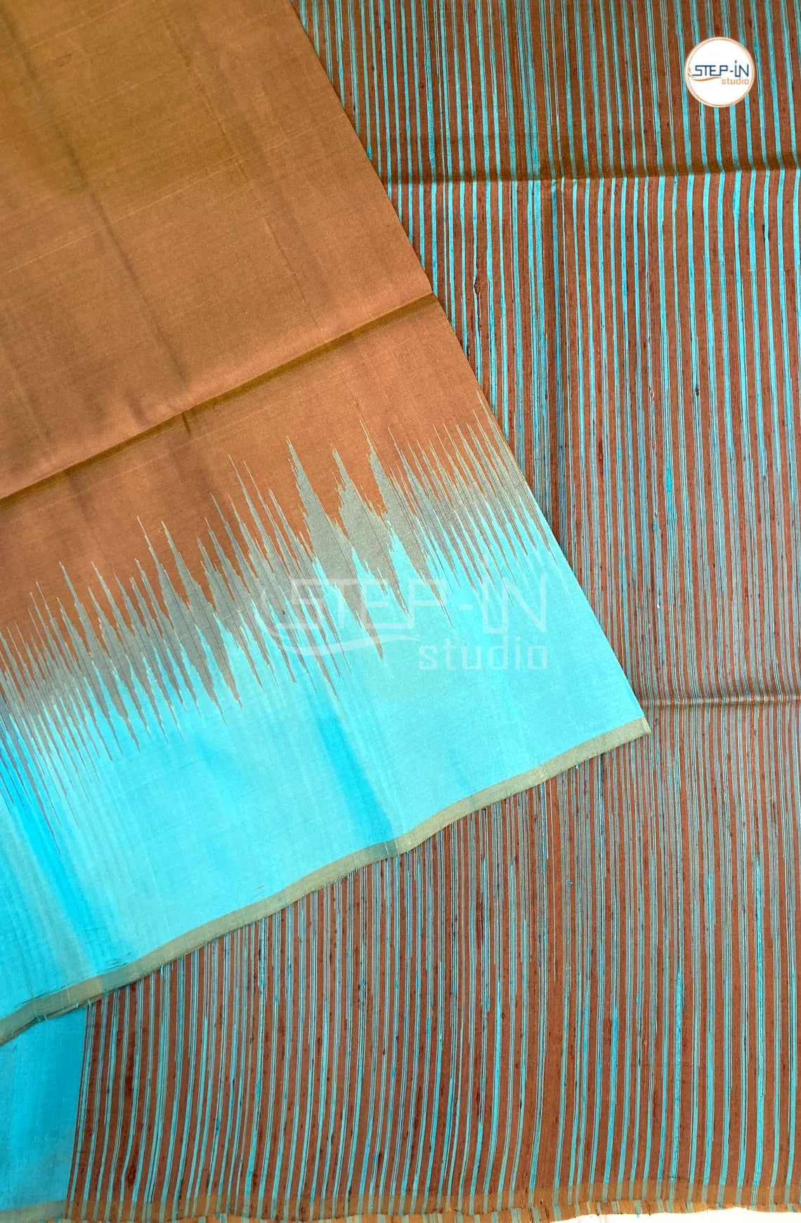Plain Raw Soft Silk Saree With Contrast Boluse and Pallu - Brown & Sea Blue