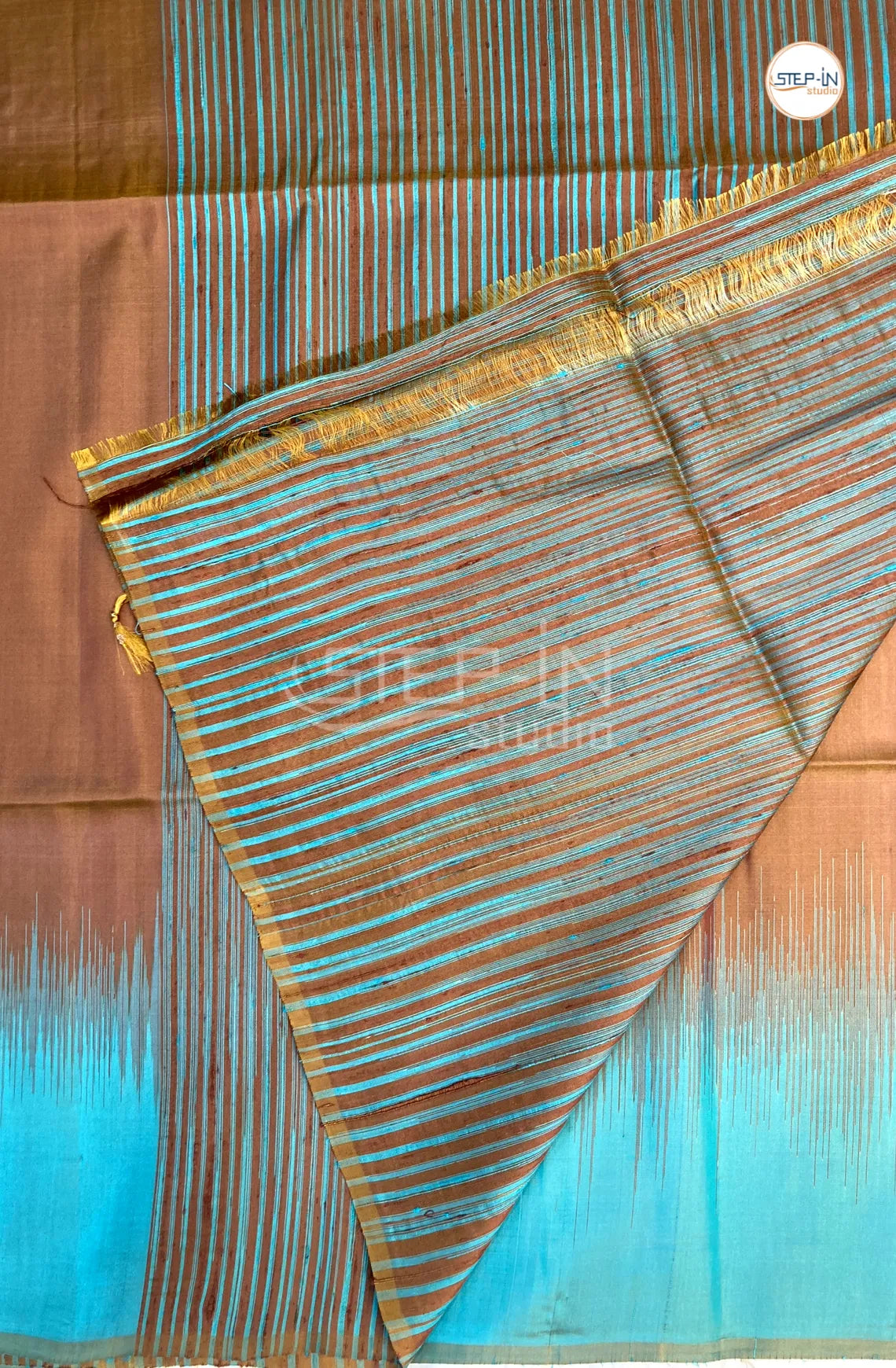 Plain Raw Soft Silk Saree With Contrast Boluse and Pallu - Brown & Sea Blue