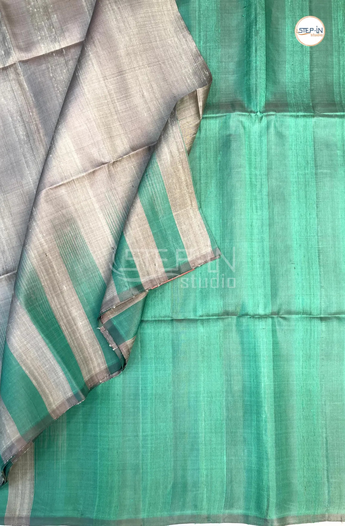Plain Raw Soft Silk Saree With Contrast Boluse and Pallu - Grey & Green